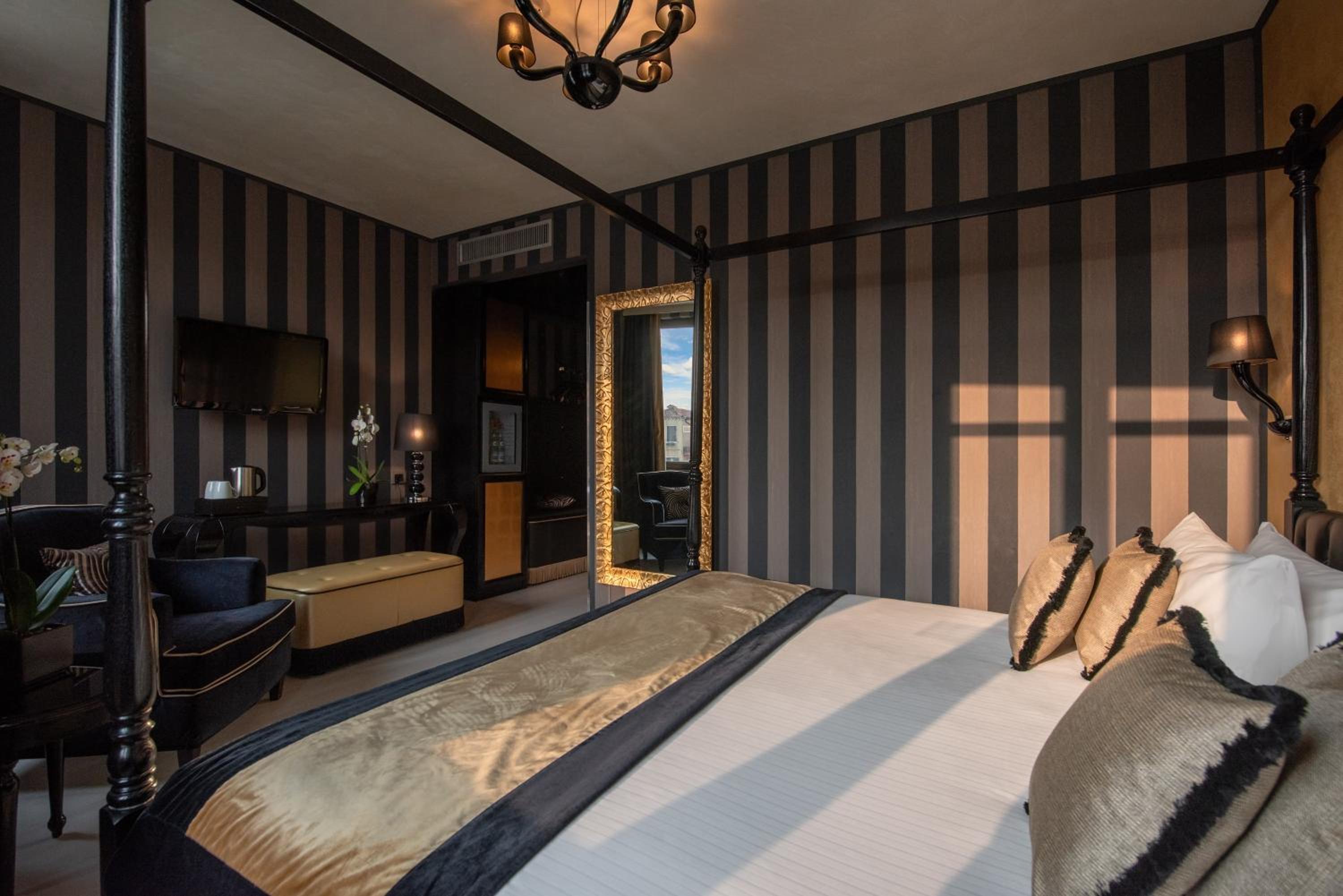 Superior Double or Twin Room with Canal View
