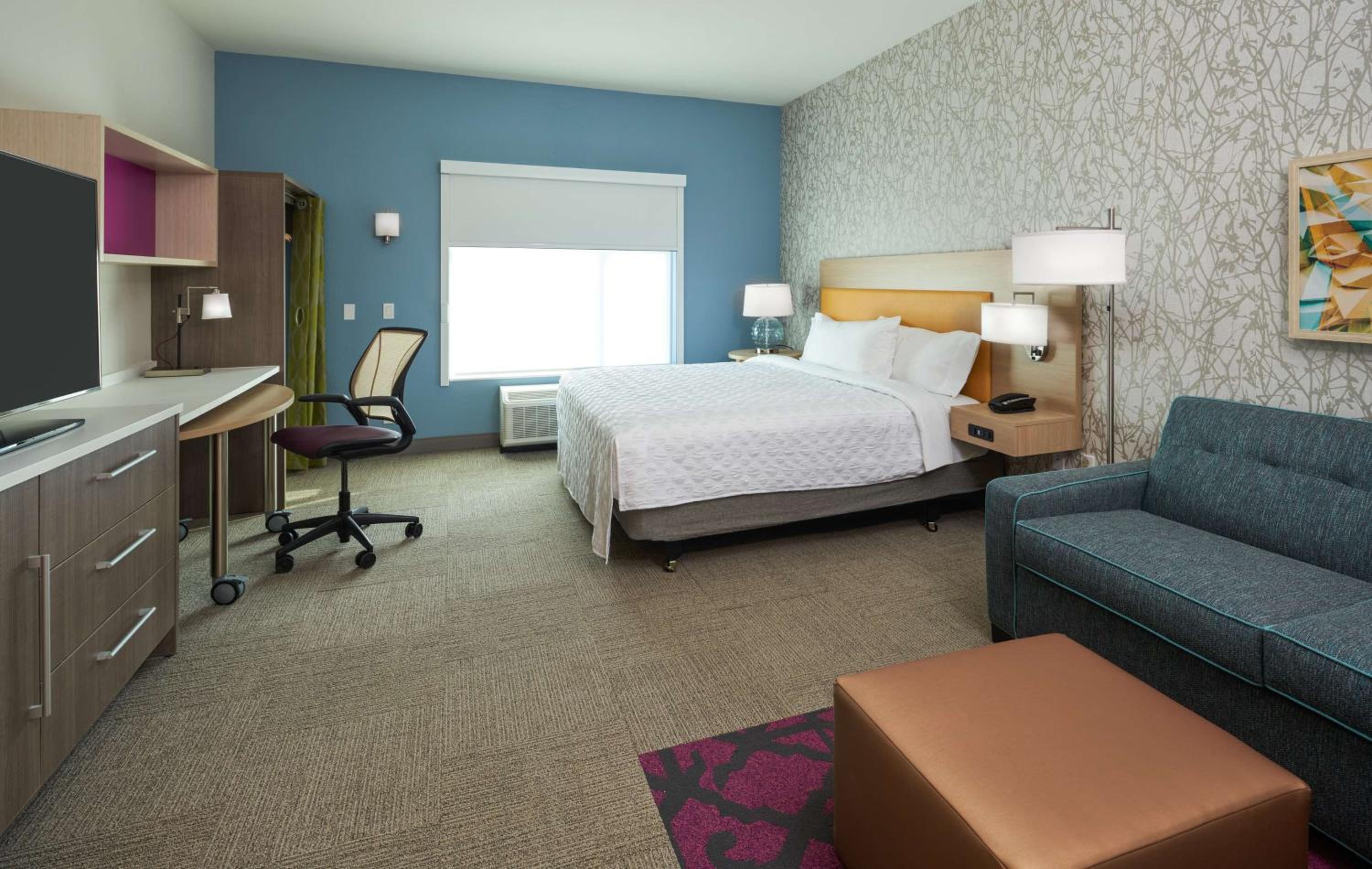 King Studio with Roll-In Shower - Disability Access/Non-Smoking