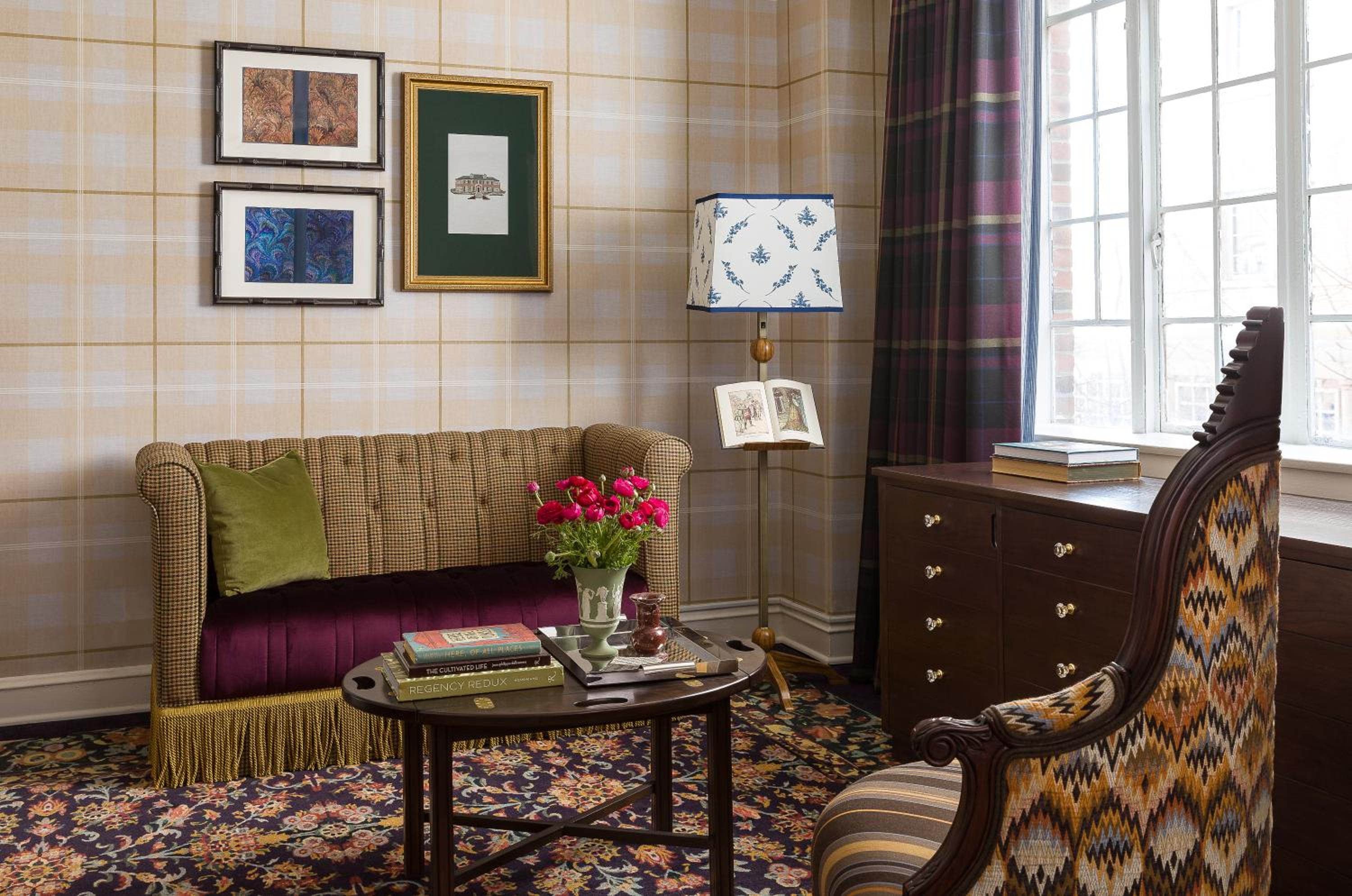 Graduate King Room with Wet Bar