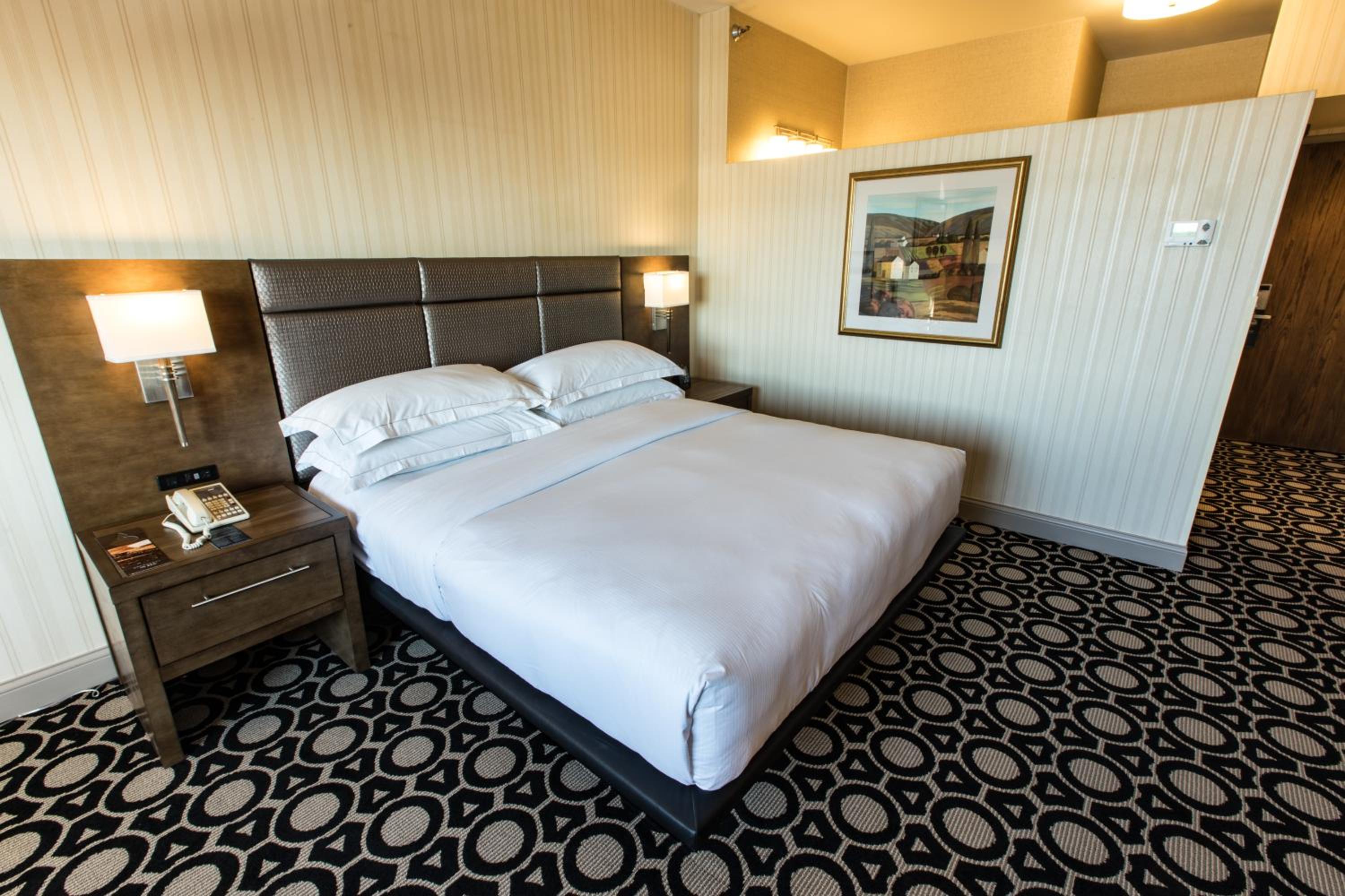 King Room with Roll-In Shower - Mobility/Hearing Accessible