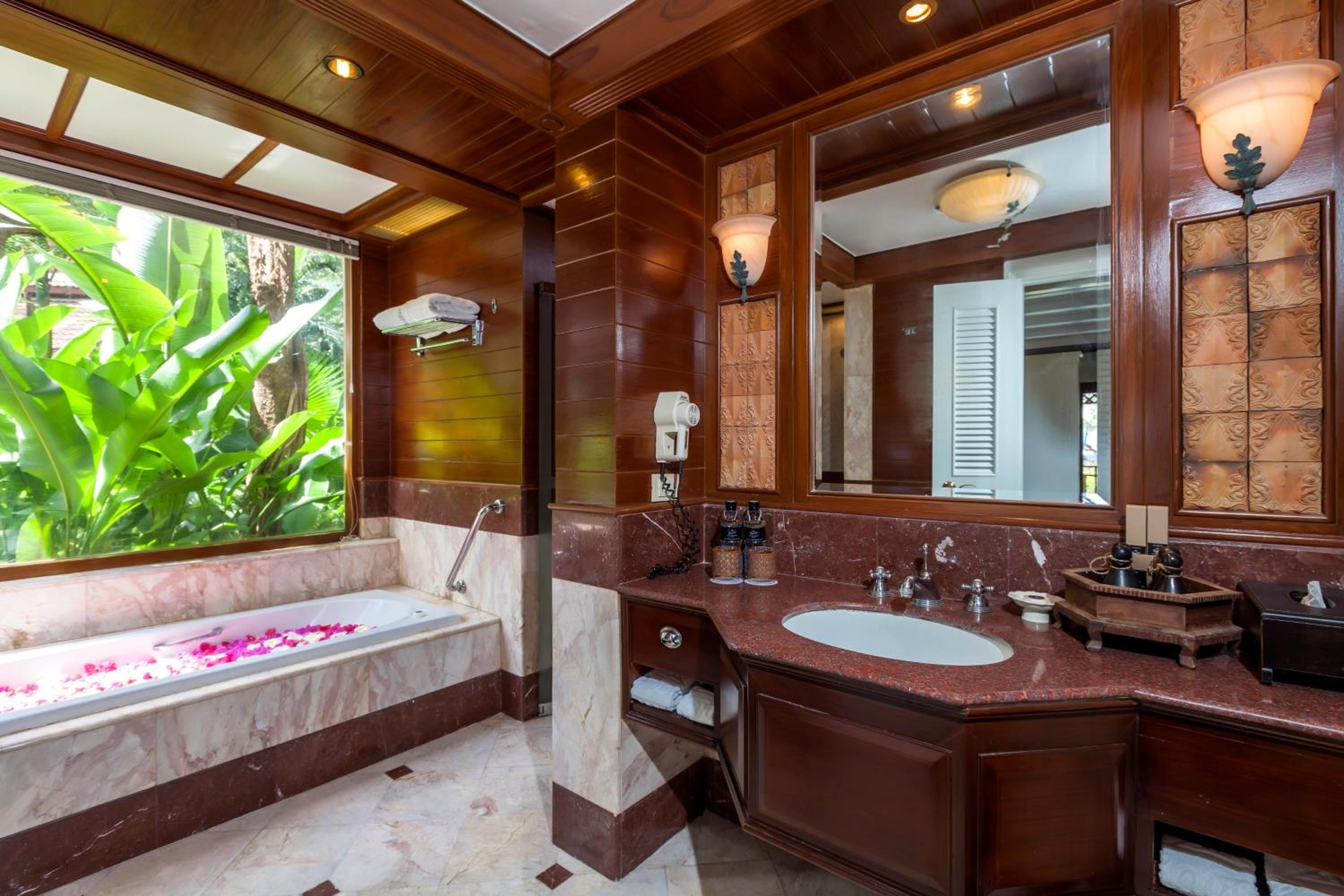 Lagoon Pool Access with Bathtub