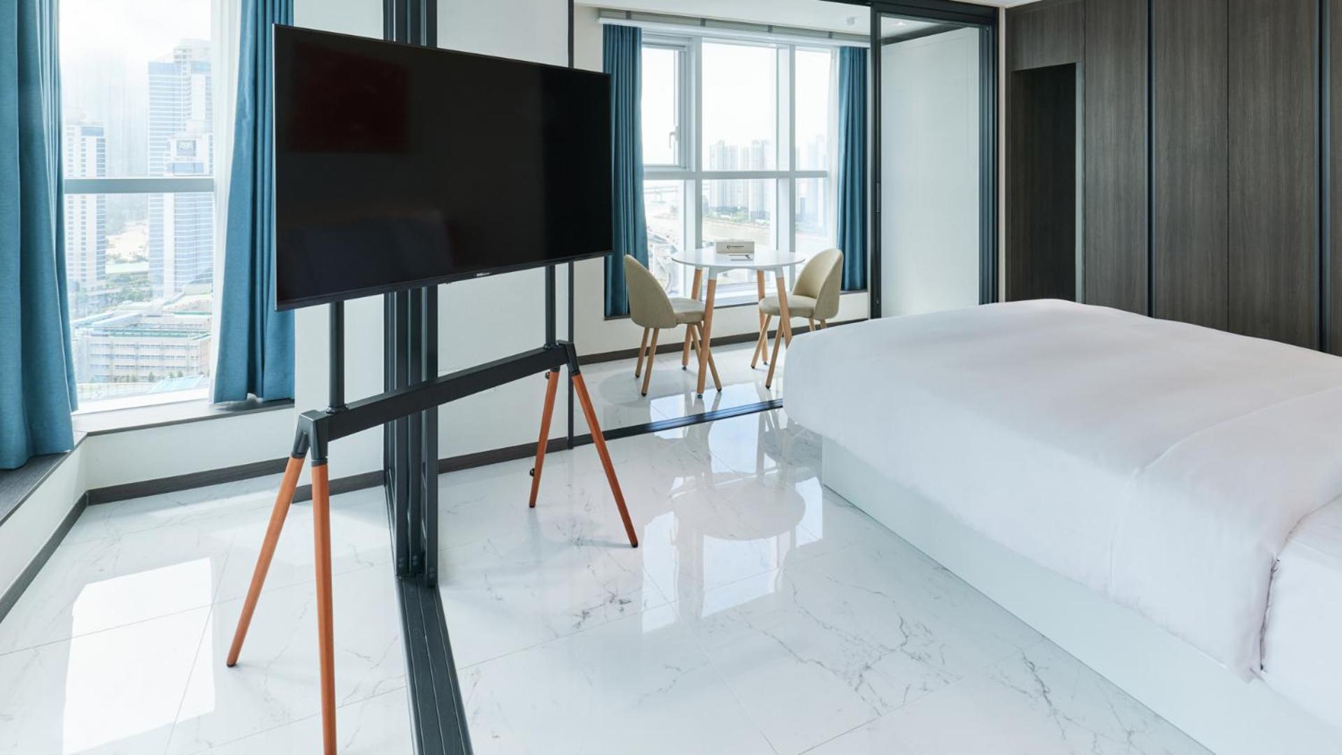 Deluxe Around Double