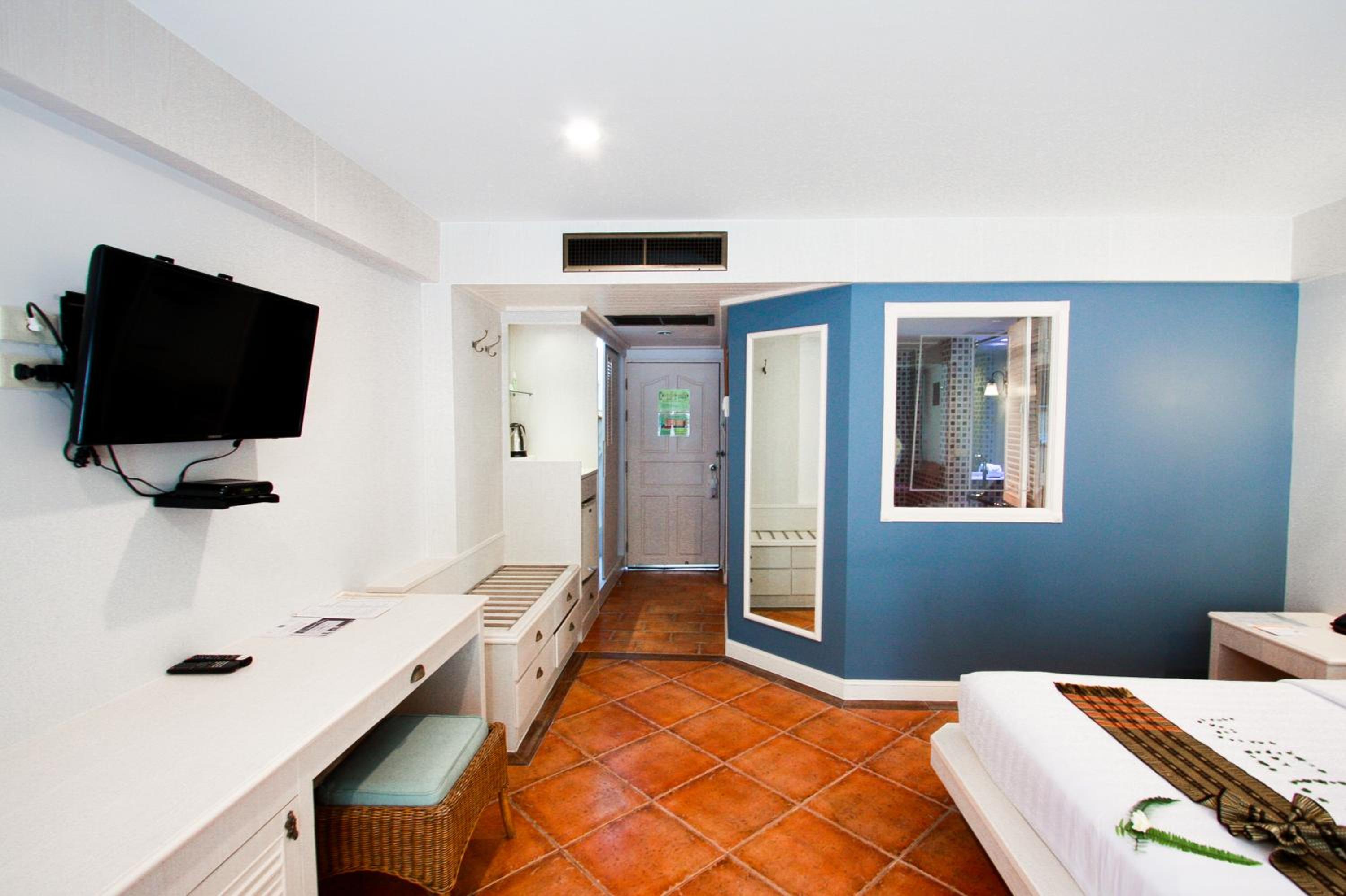 Deluxe Double or Twin Room with Pool Access