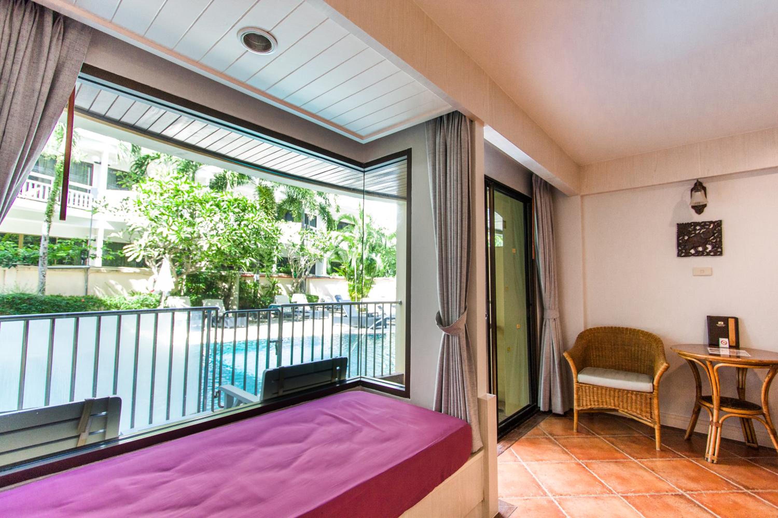 Deluxe Double or Twin Room with Pool Access