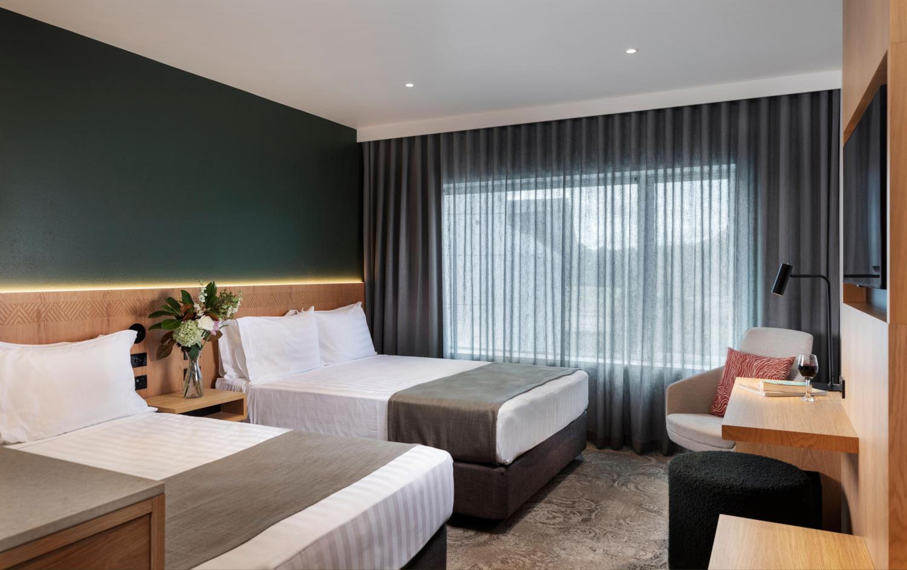 Deluxe Queen Double Pool View