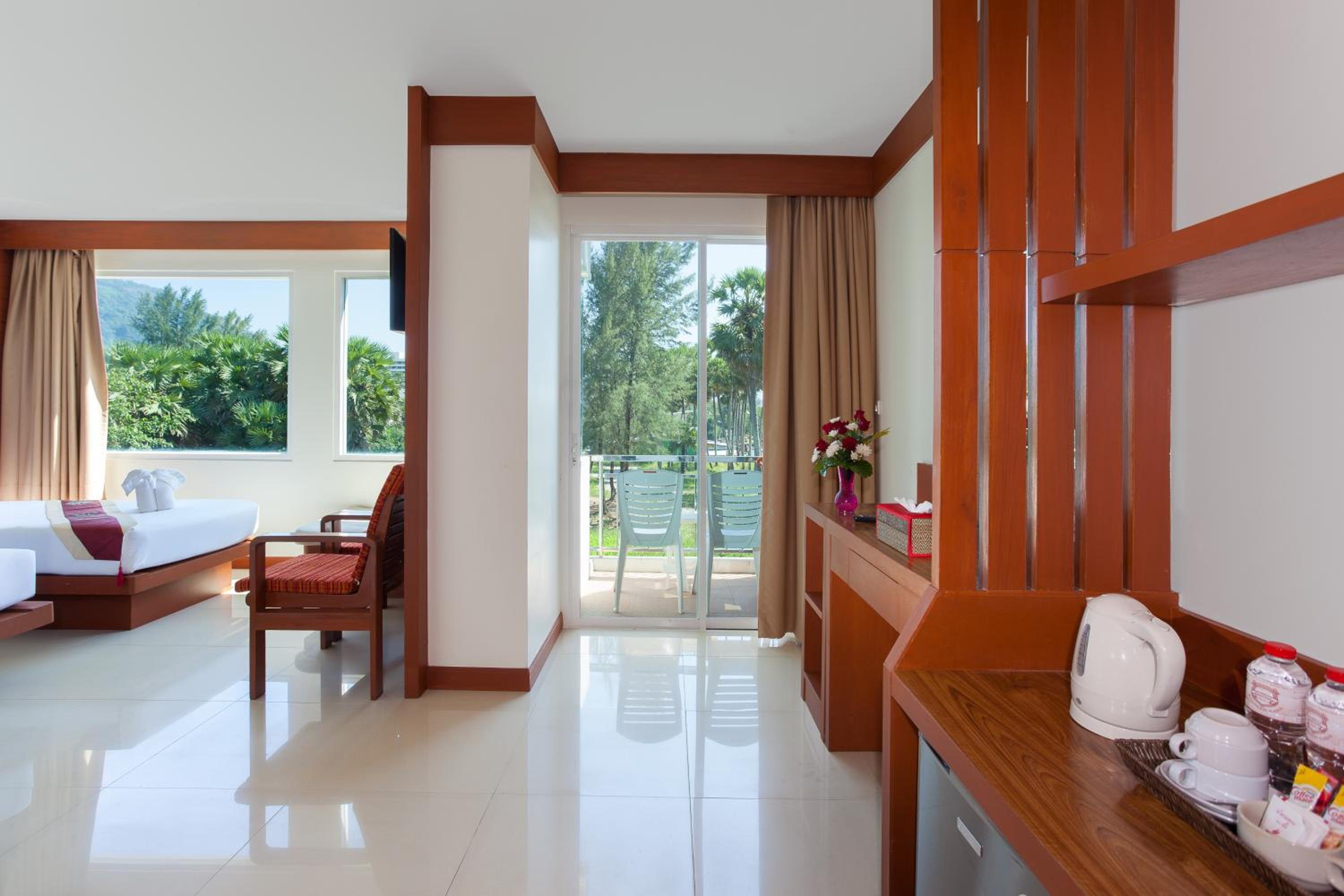 Double or Twin Room with Partial Sea View