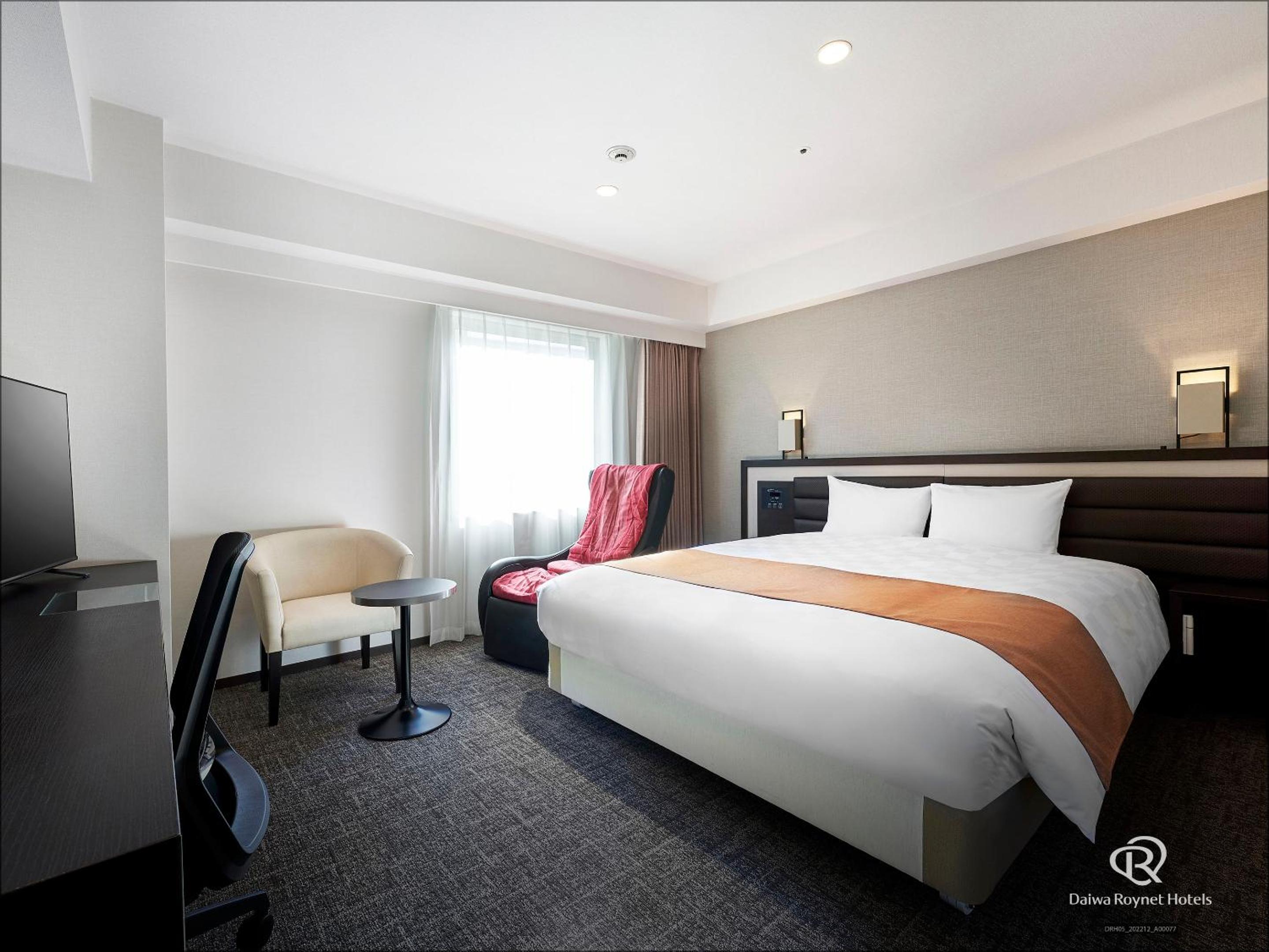 Deluxe Queen Room - Non-Smoking