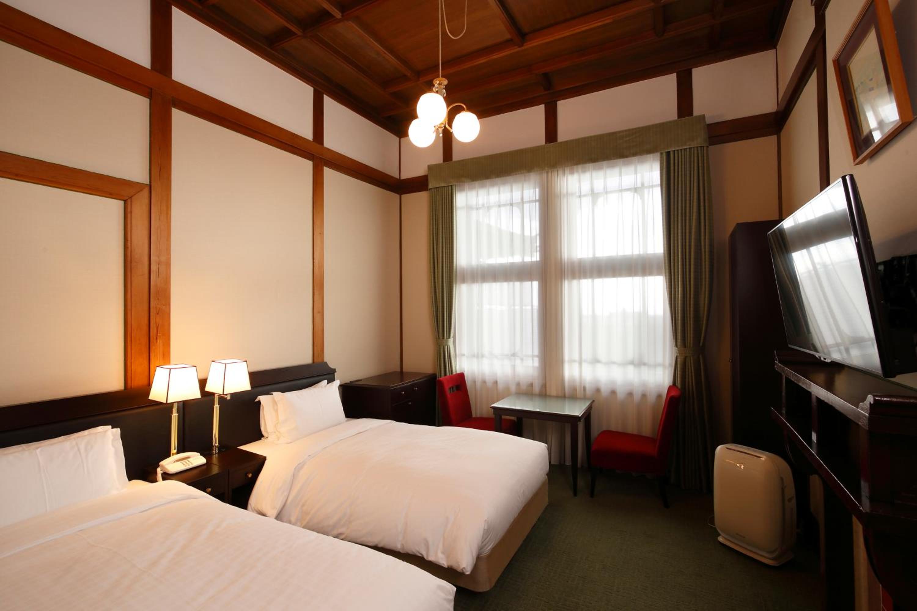 Standard Twin Room with City View - Main Wing -Non-Smoking
