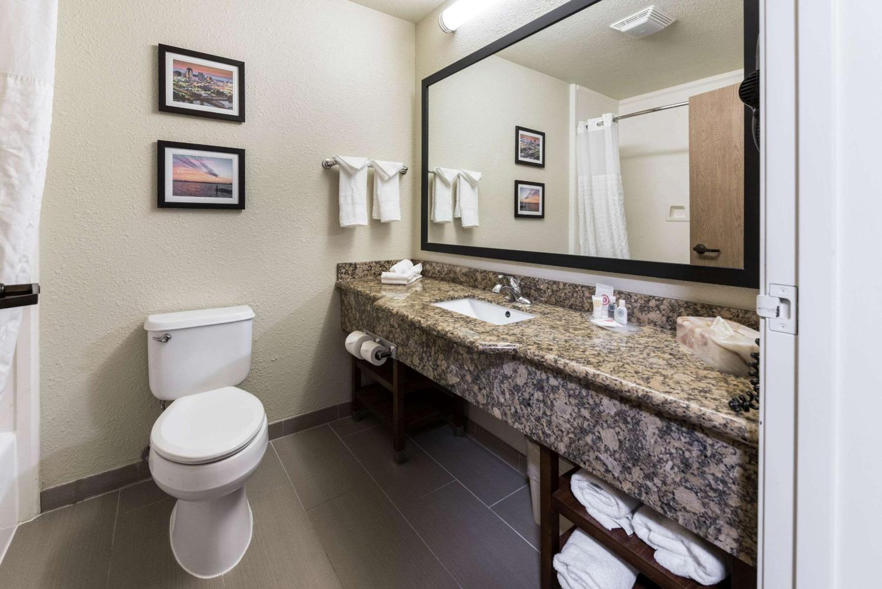 King Suite with Sofa Bed - Disability Access/Non-Smoking