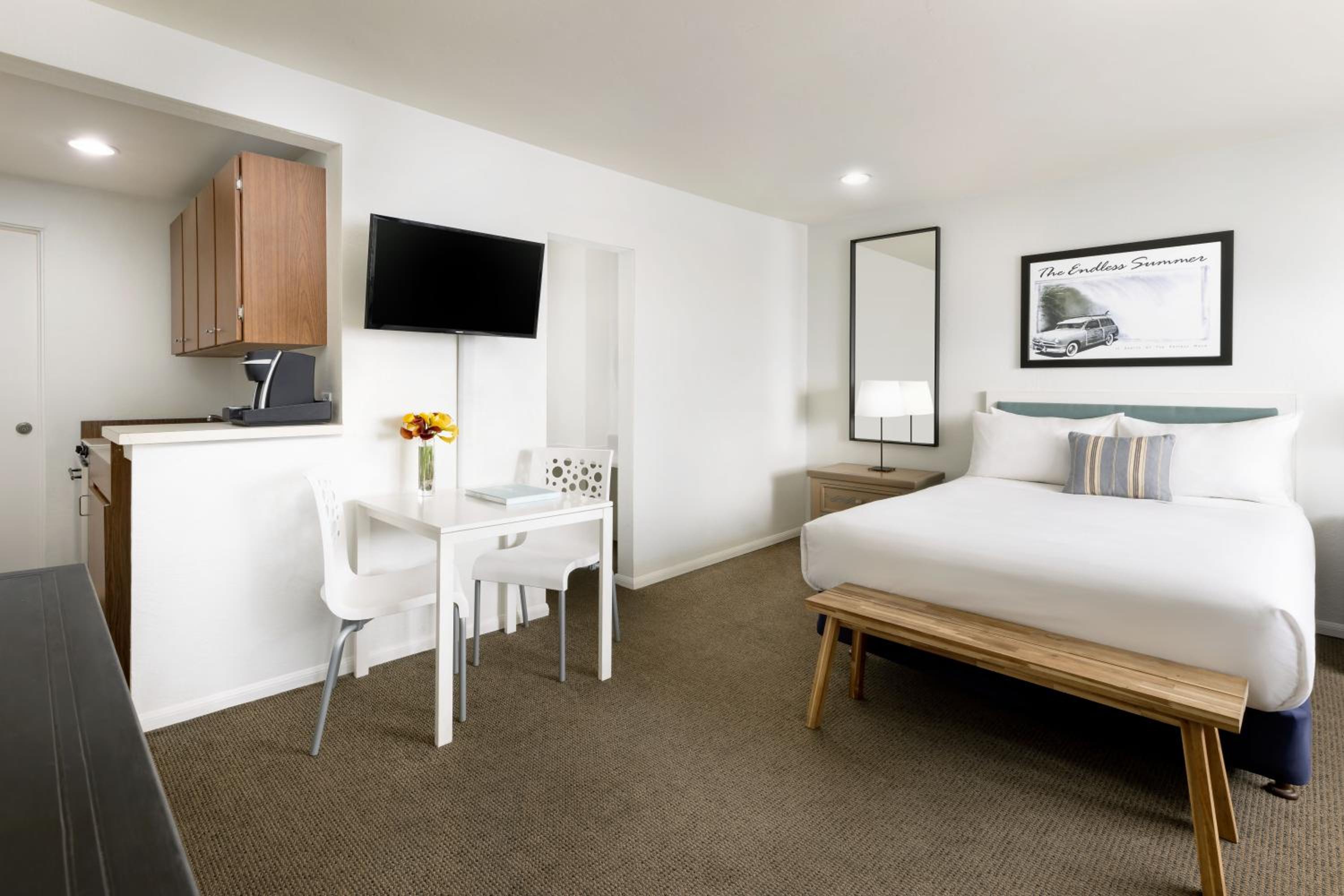 Standard Queen Room