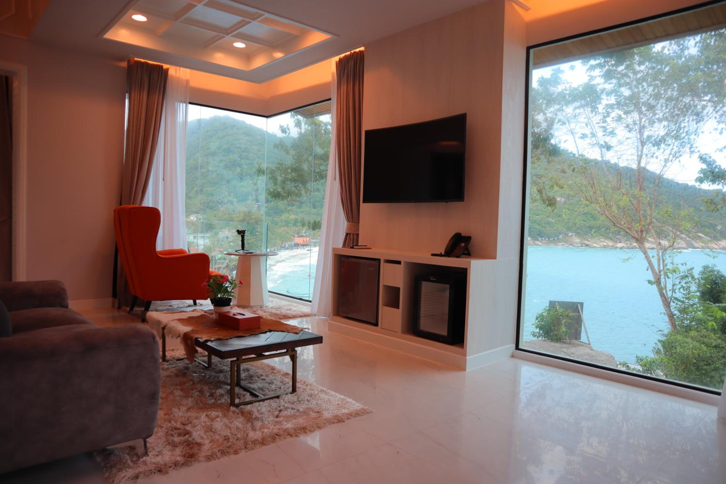Suite with Ocean View