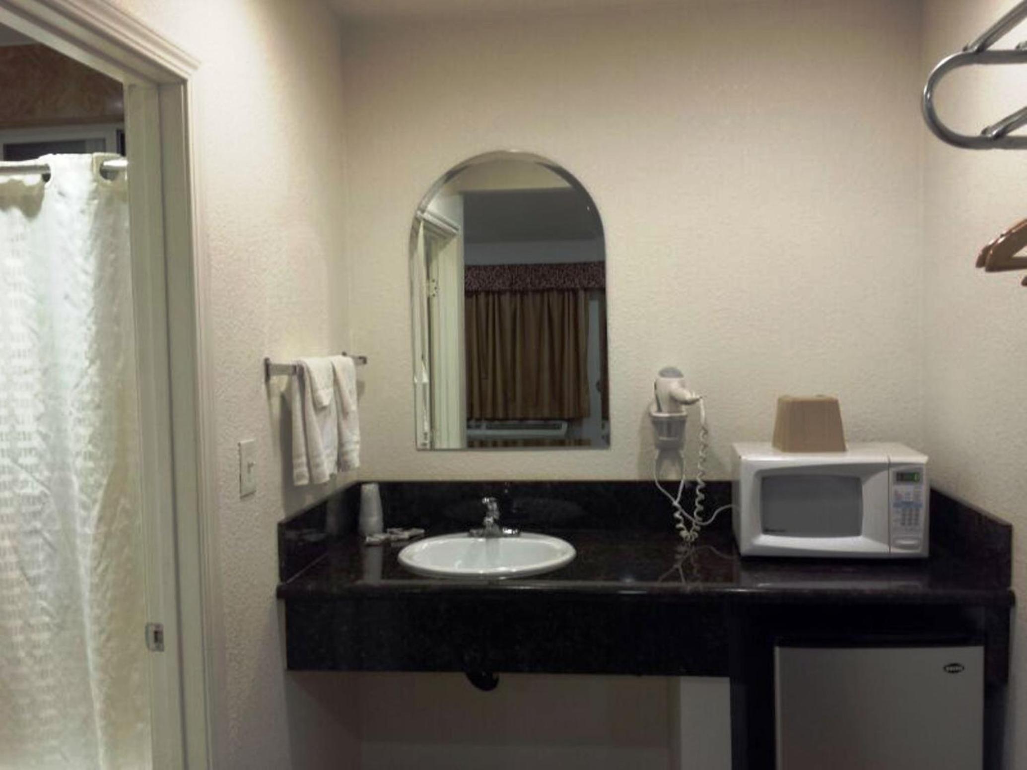 Queen Room - Smoking