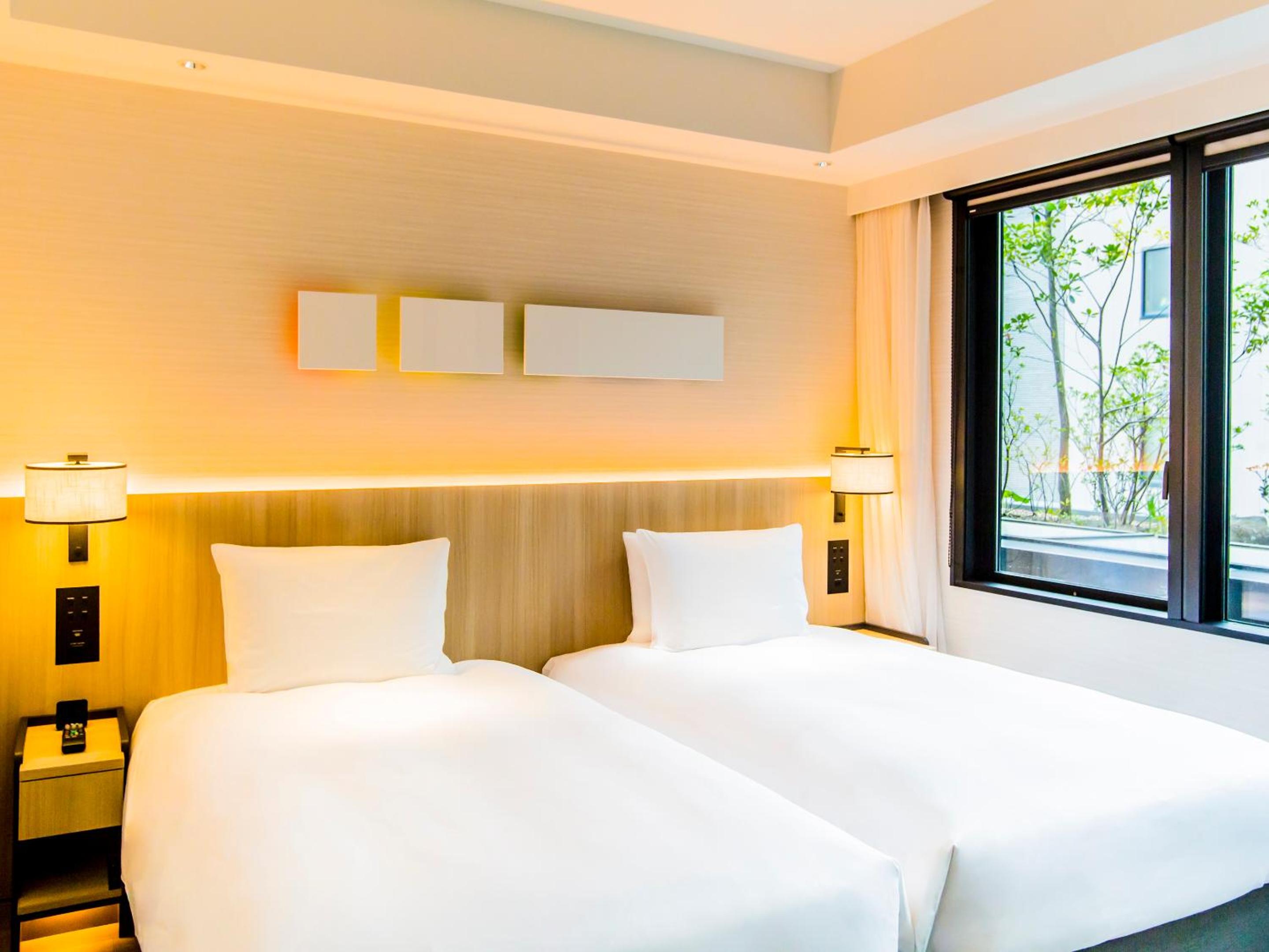 Twin Room with Bathtub - Garden View