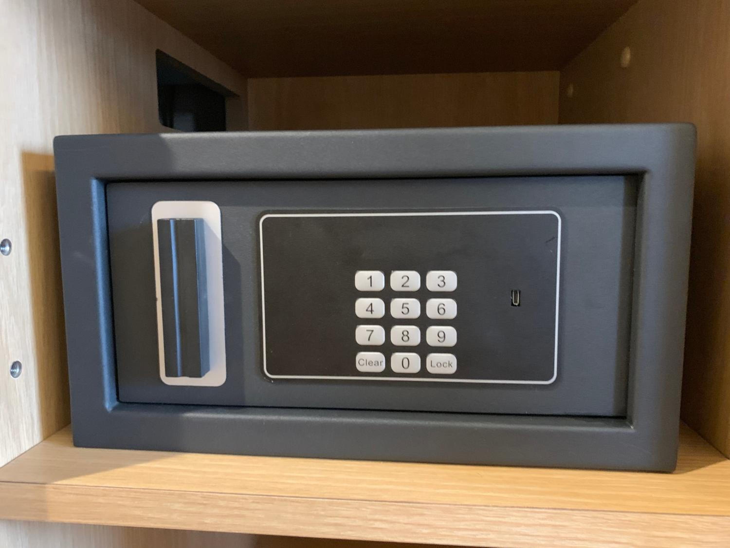 Deluxe Twin Room - 2 Small Double Beds - Non-Smoking