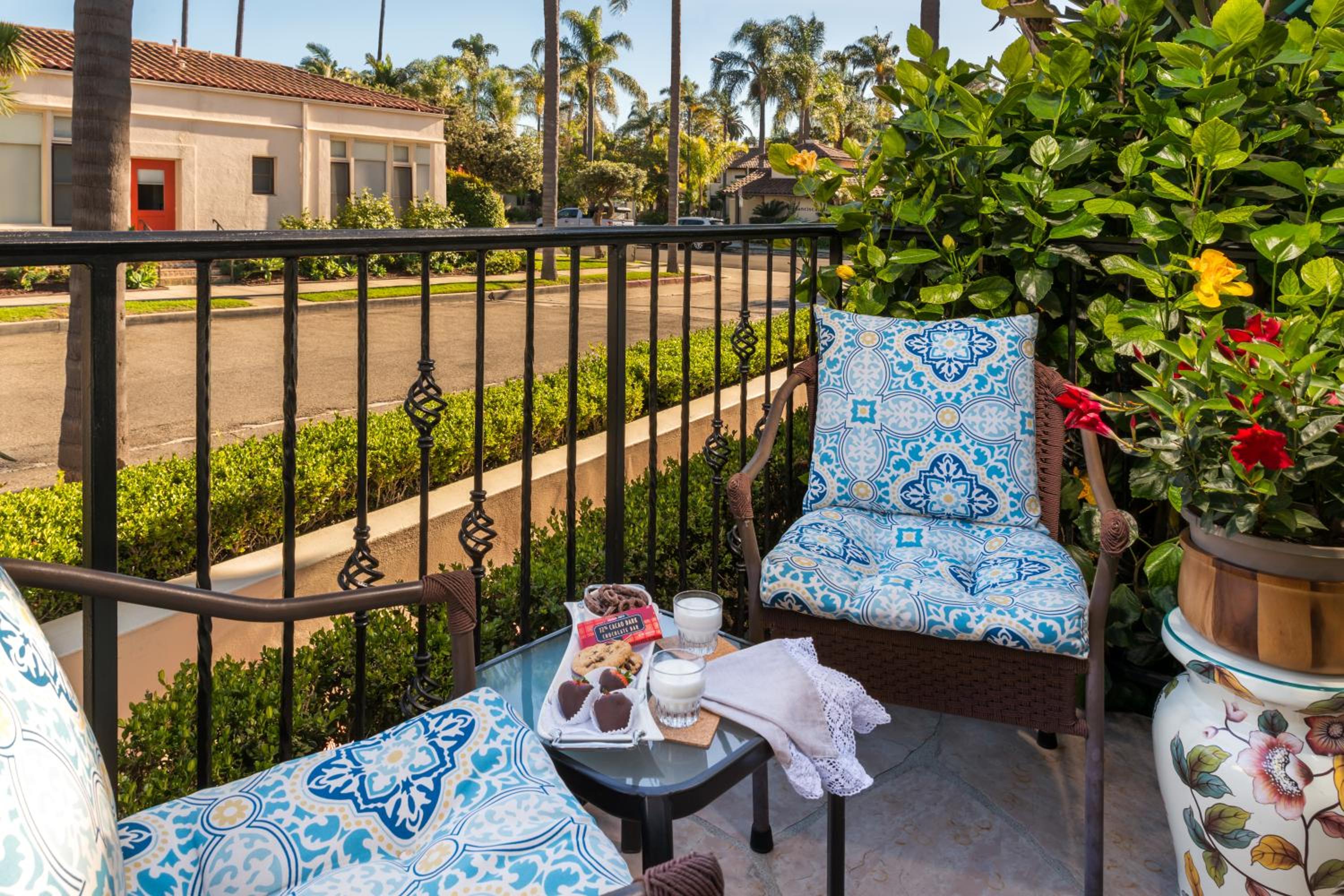 Deluxe King Room with Balcony