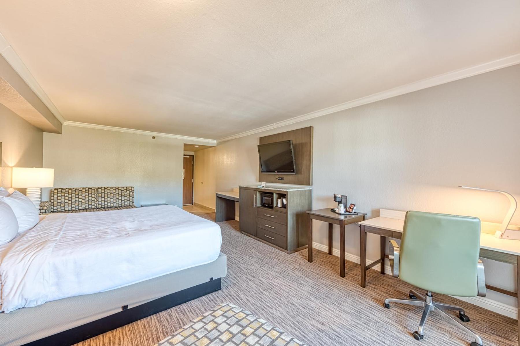 Standard King Room with Balcony - Non Smoking