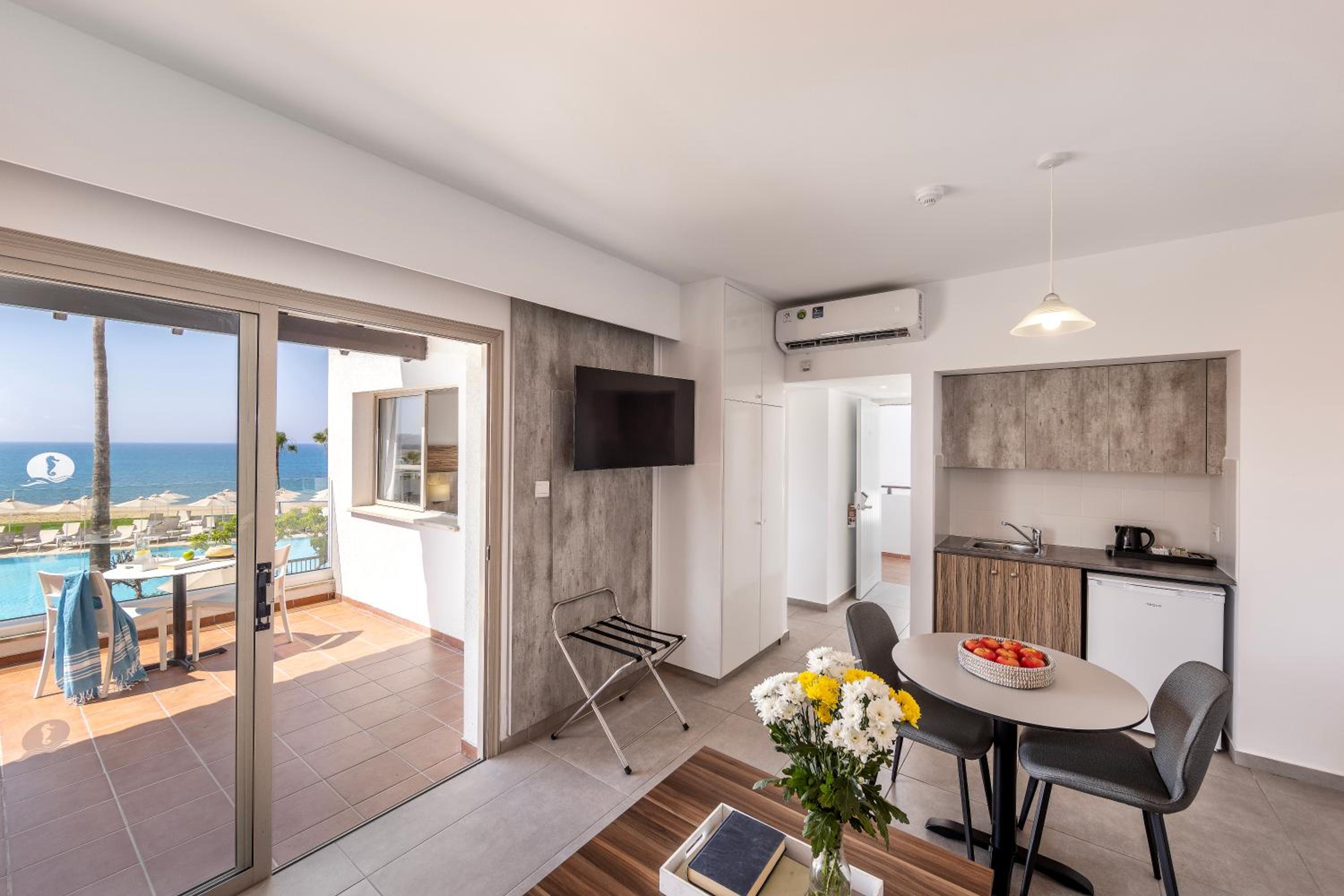 Suite with Side Sea View