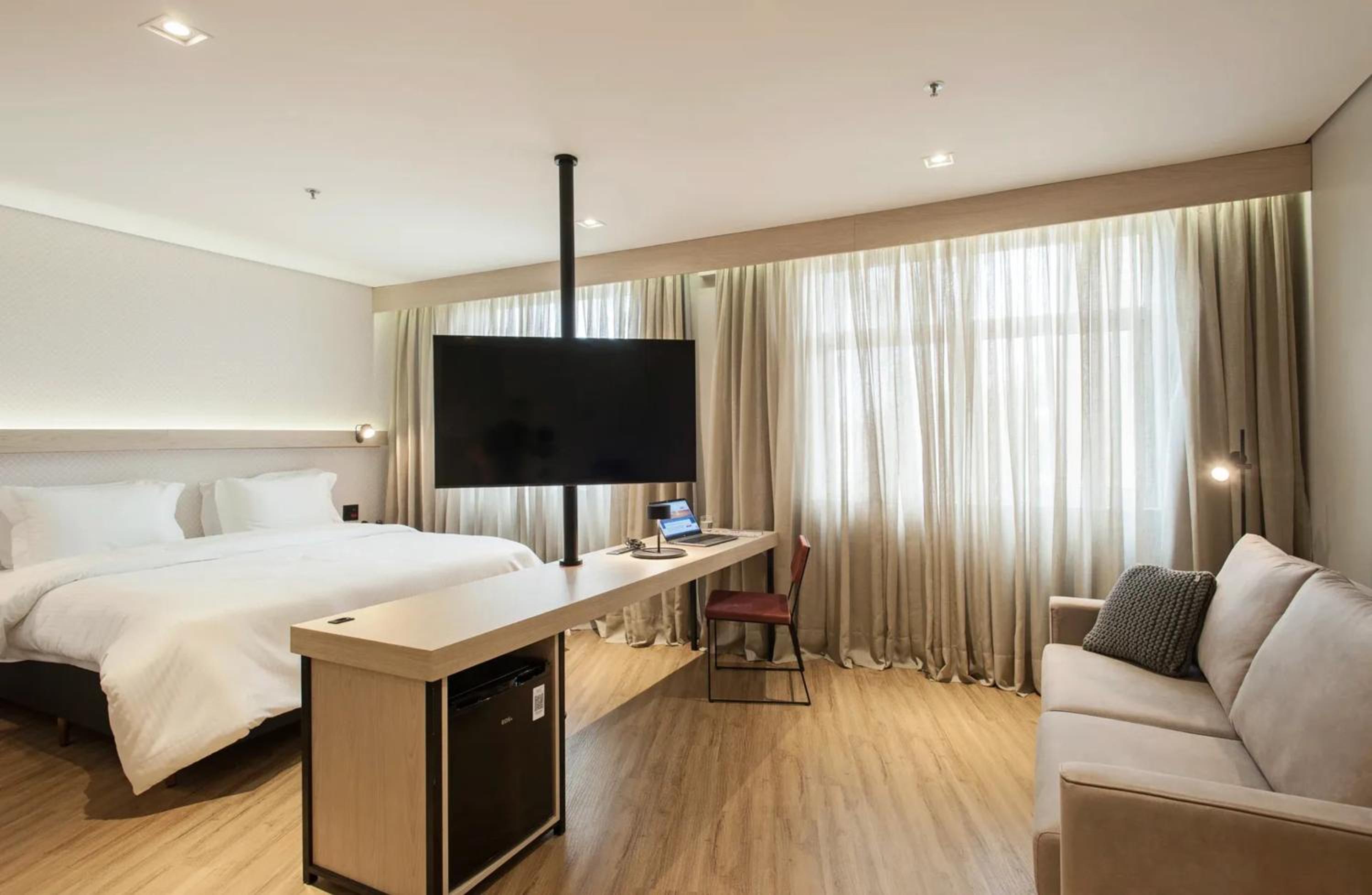 Double Suite - 1 King Bed