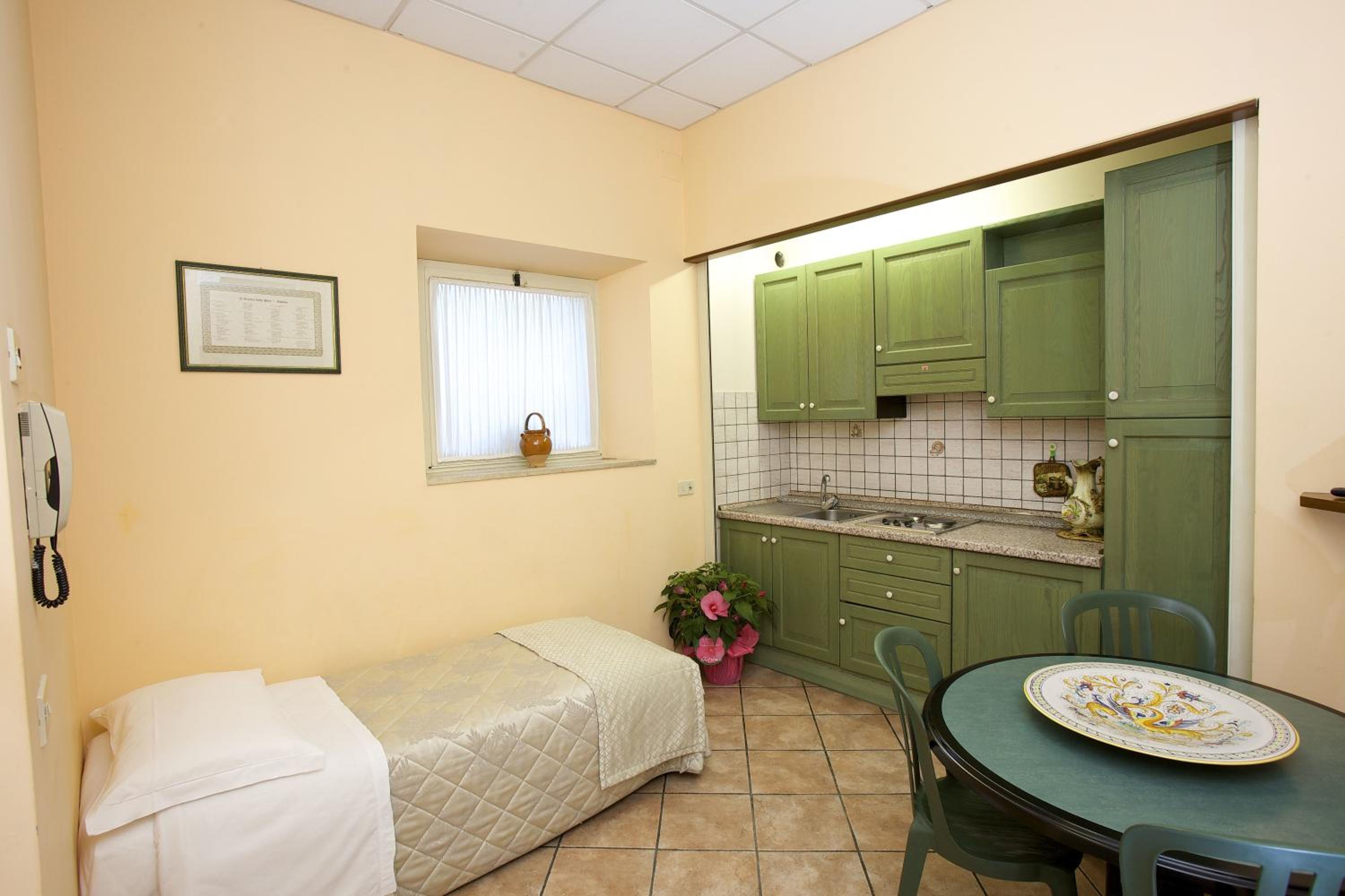 One-Bedroom Apartment - Annex