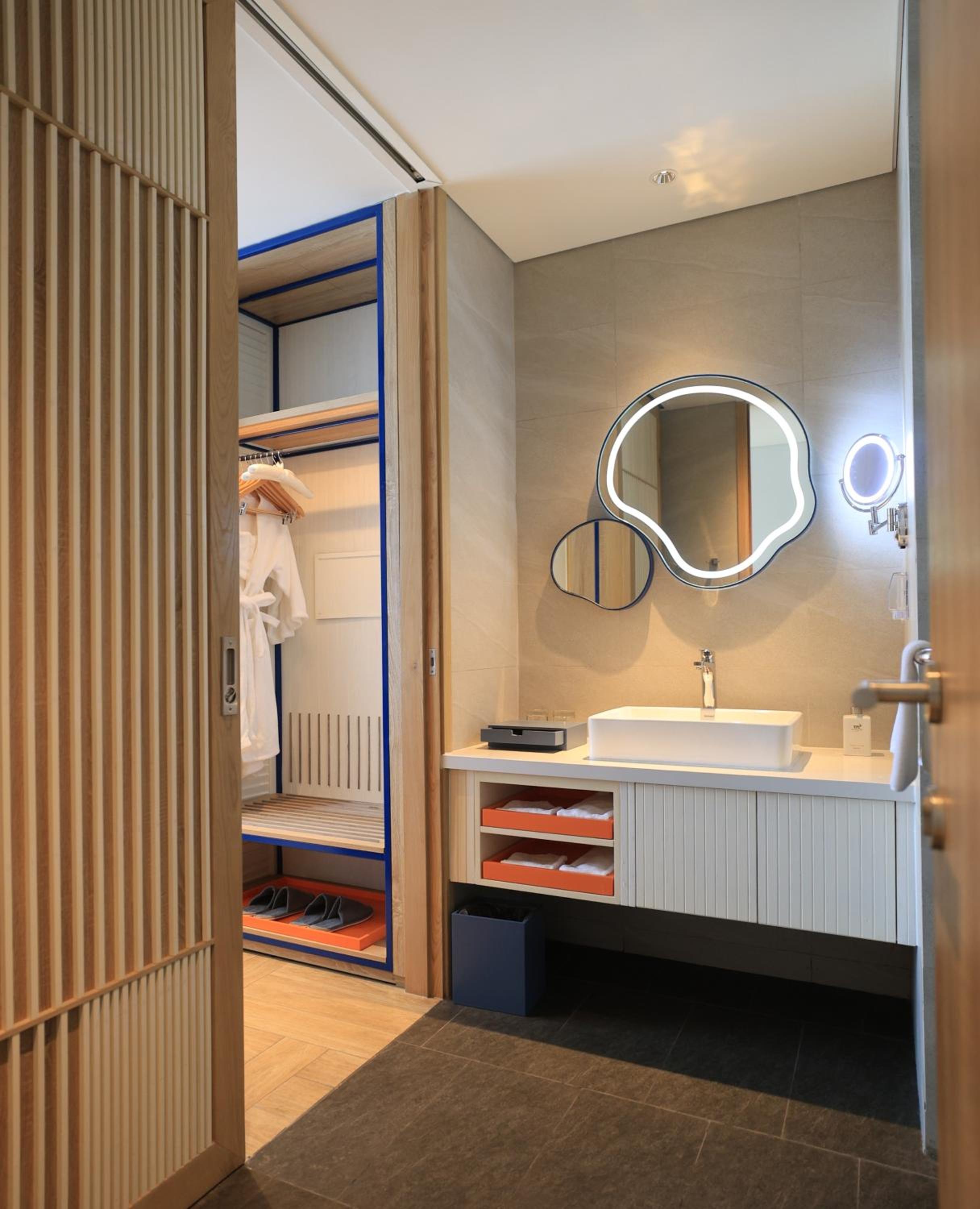 Deluxe Garden View King Room with Balcony