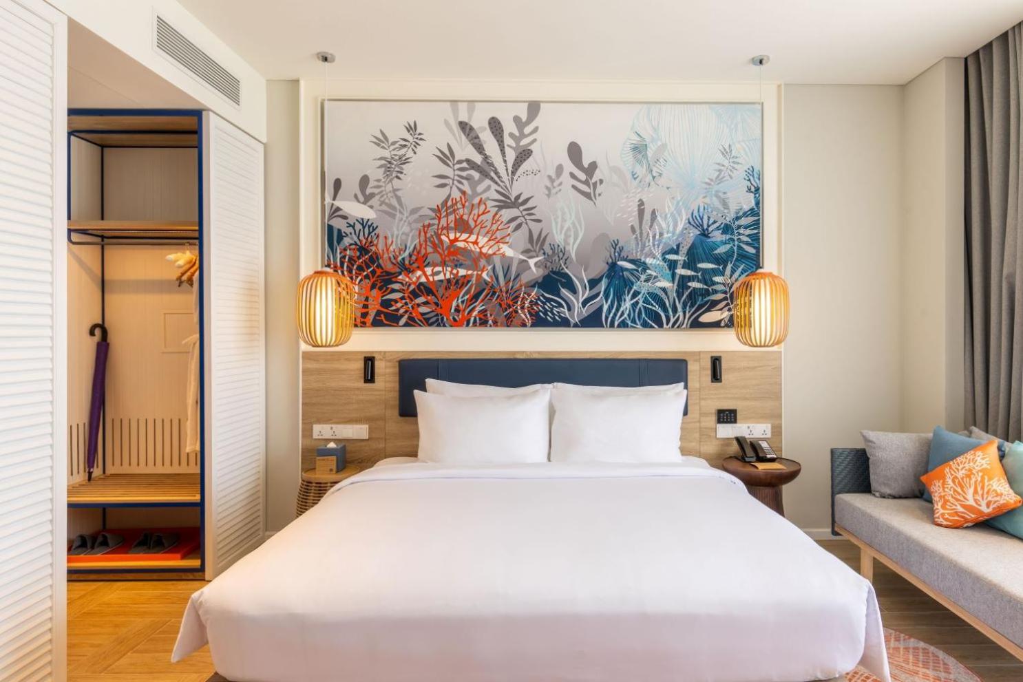 Deluxe Ocean View King with Balcony