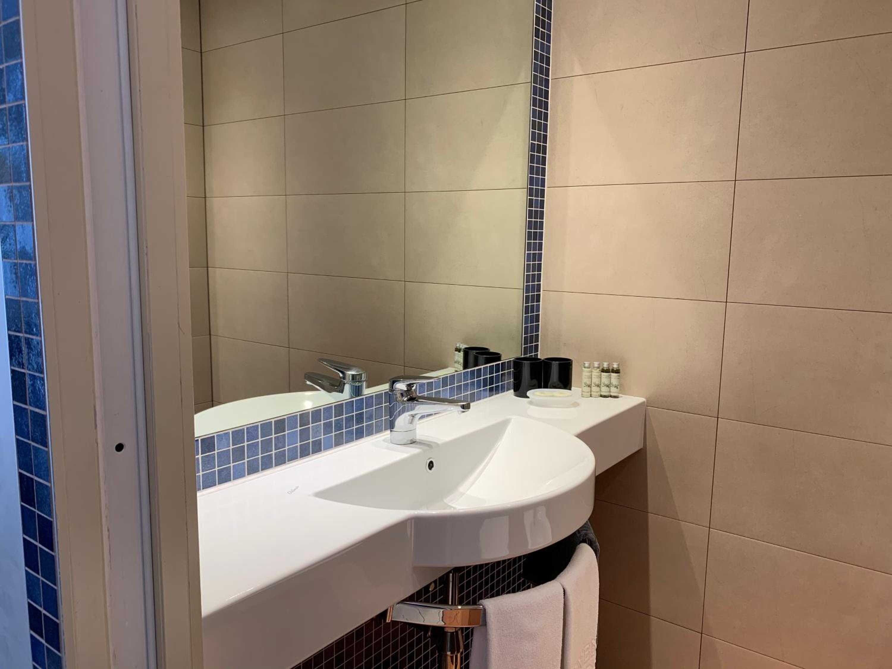 Deluxe Twin Room with Lake View