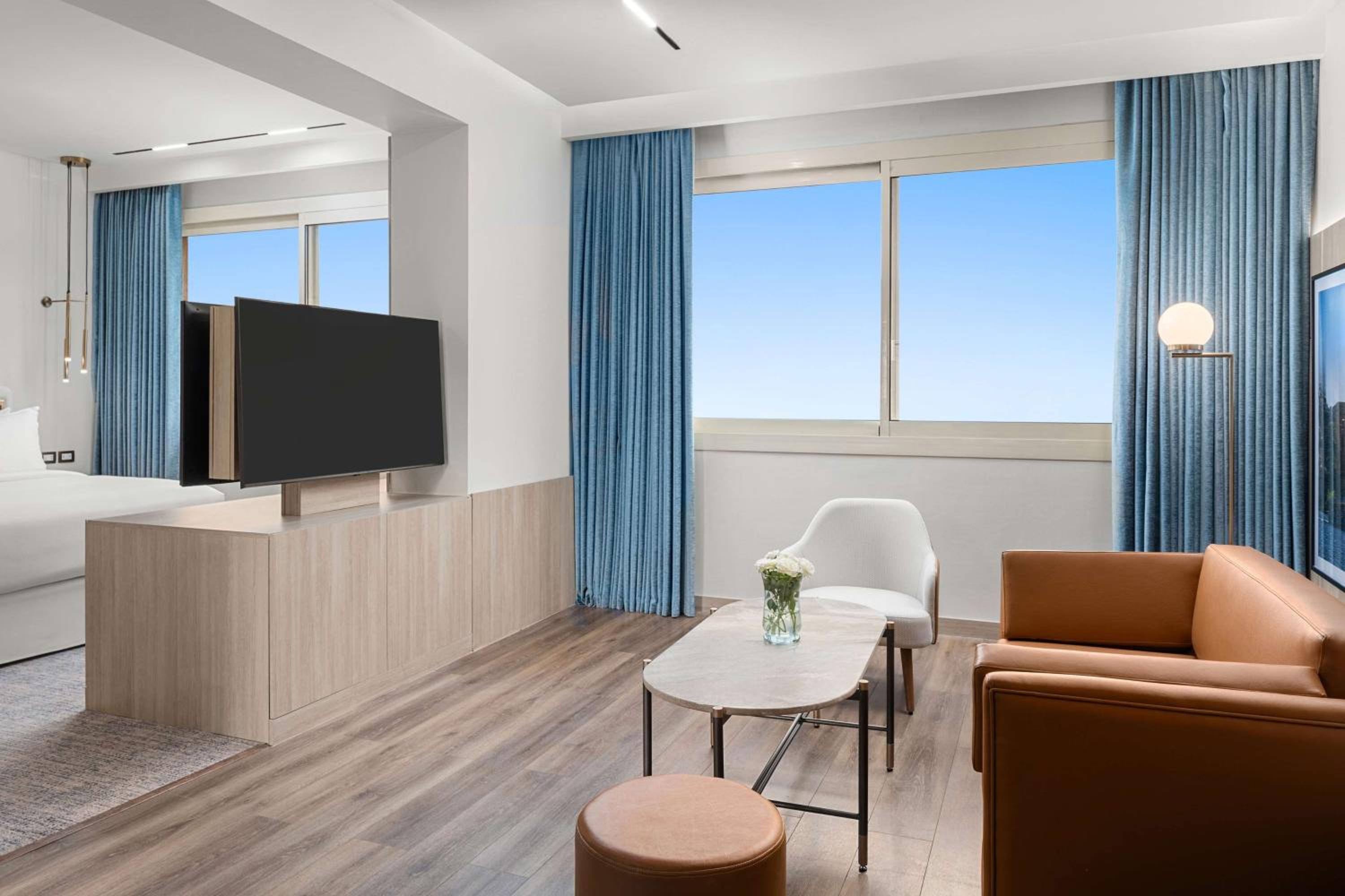 Deluxe Executive Junior Suite