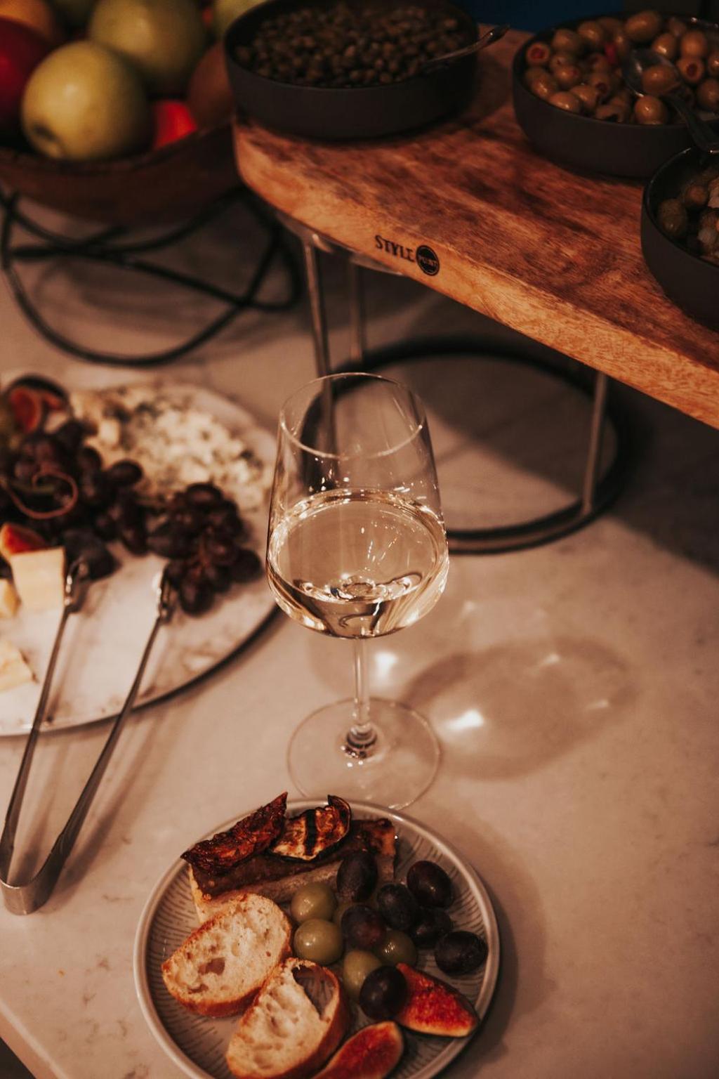 Fairmont Gold One-Bedroom King Suite with Exclusive Lounge and Evening Canapes