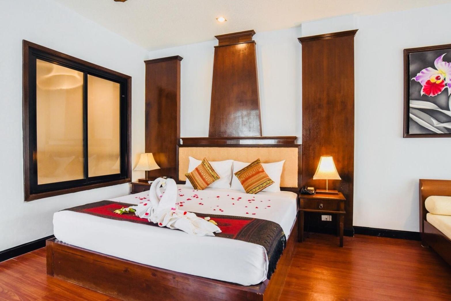 Deluxe Double Room with Pool Access