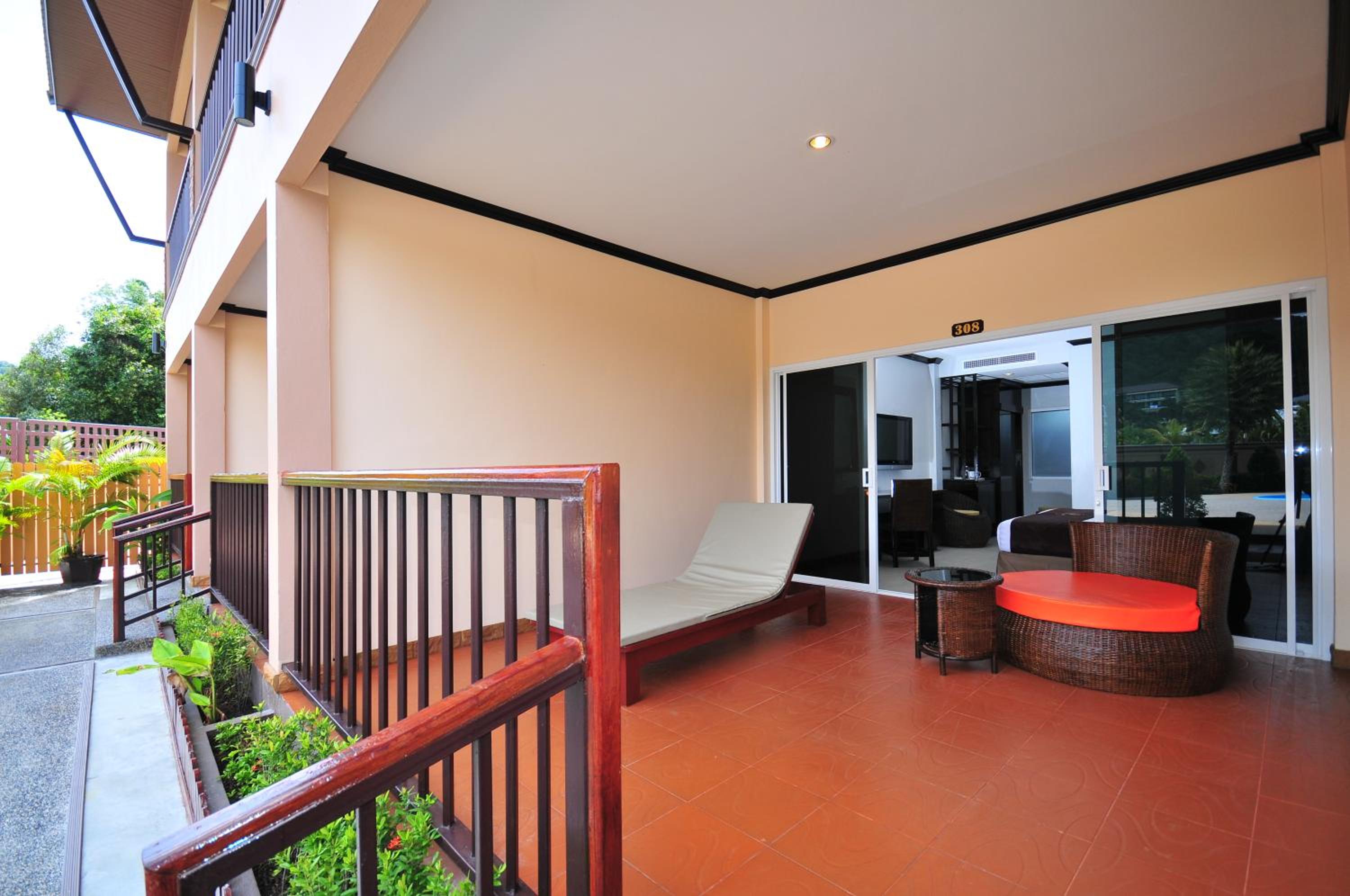 Grand Deluxe Double Room with Bathtub