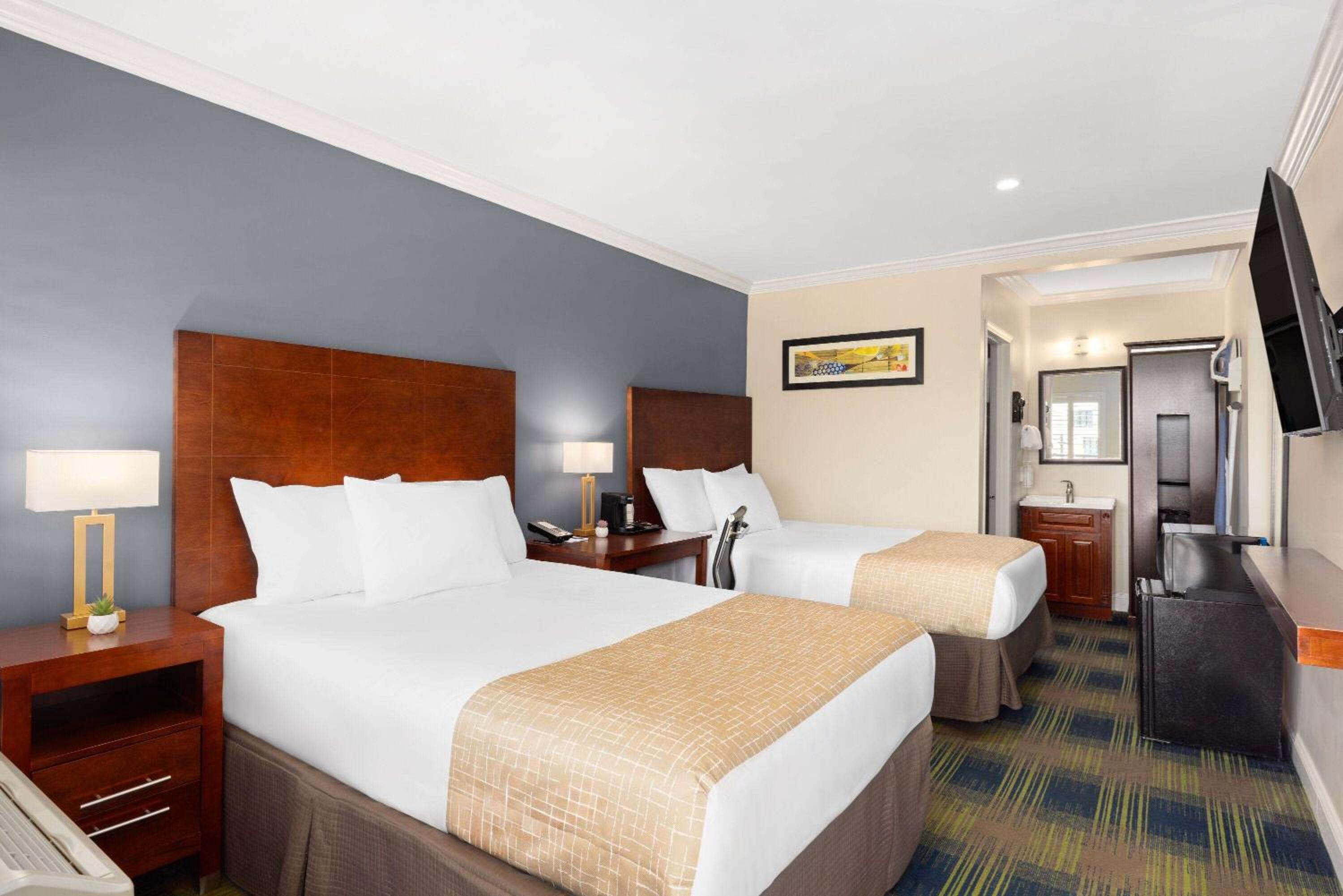 Double Room with Two Double Beds - Non-Smoking