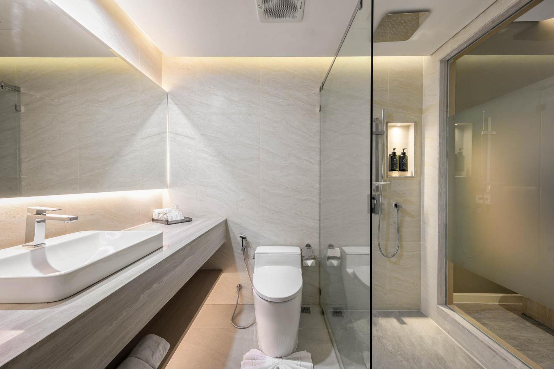 Amora Superior Pool Side