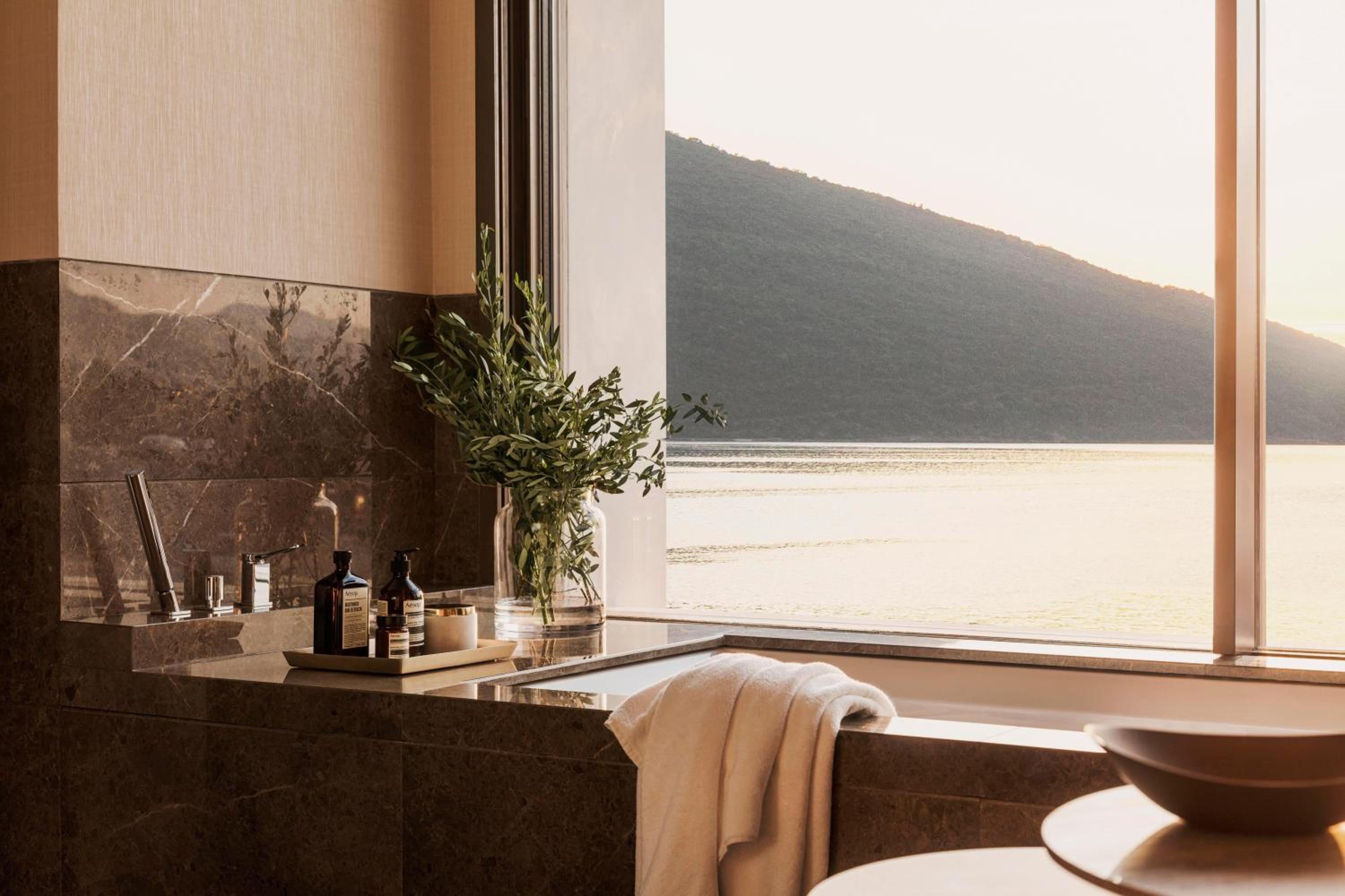 Panoramic Bayview Room