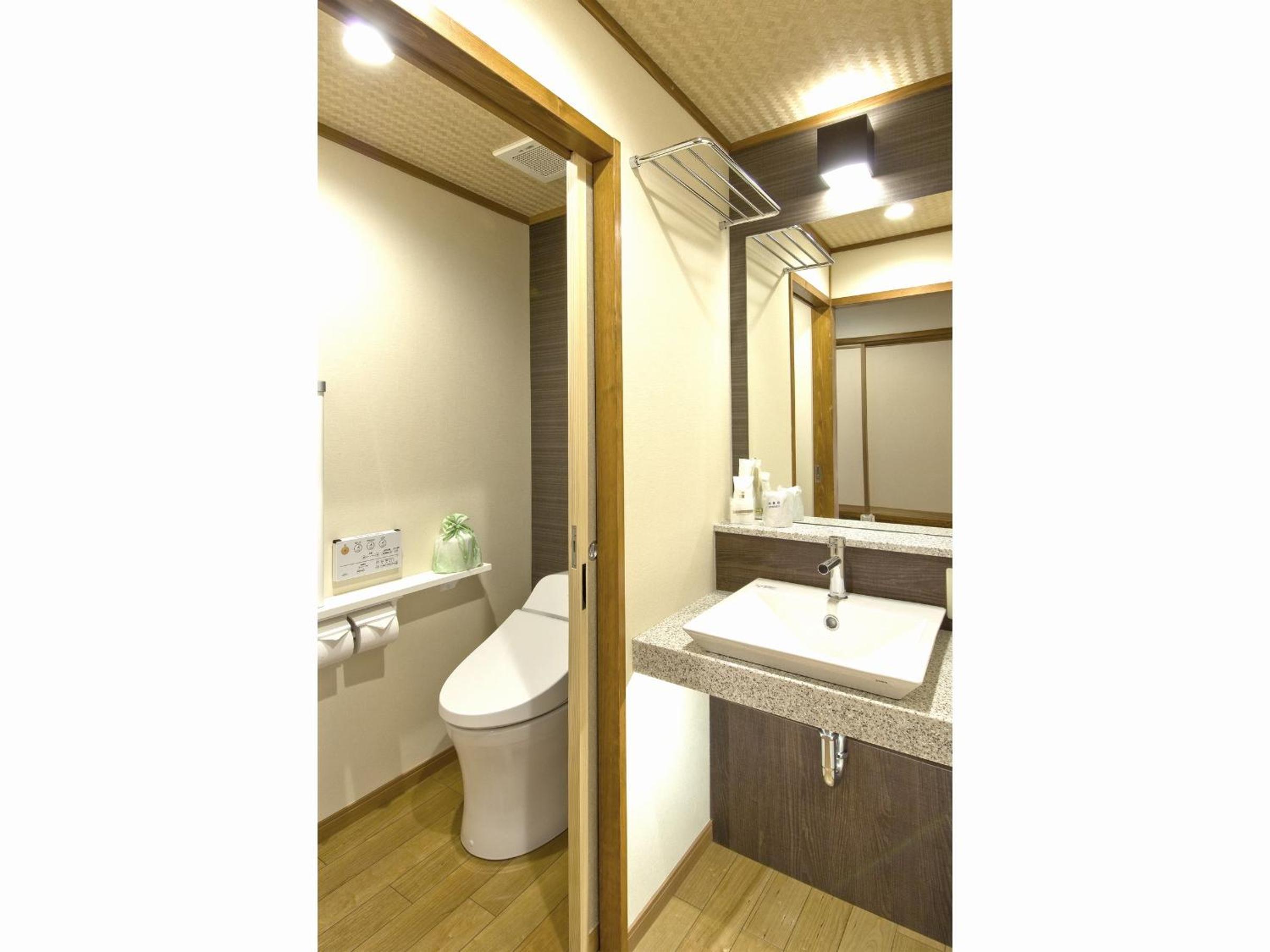 Japanese-Style Twin Room with Shower and Lake View