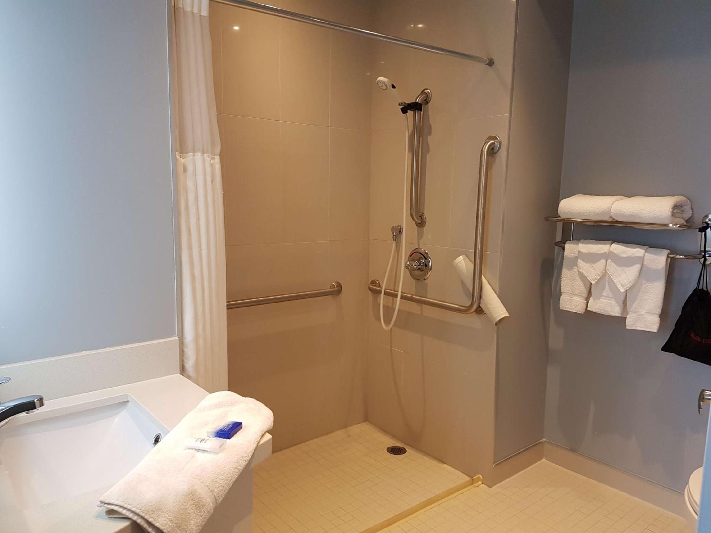 King Room with Roll-in Shower - Disability Access - Non-smoking
