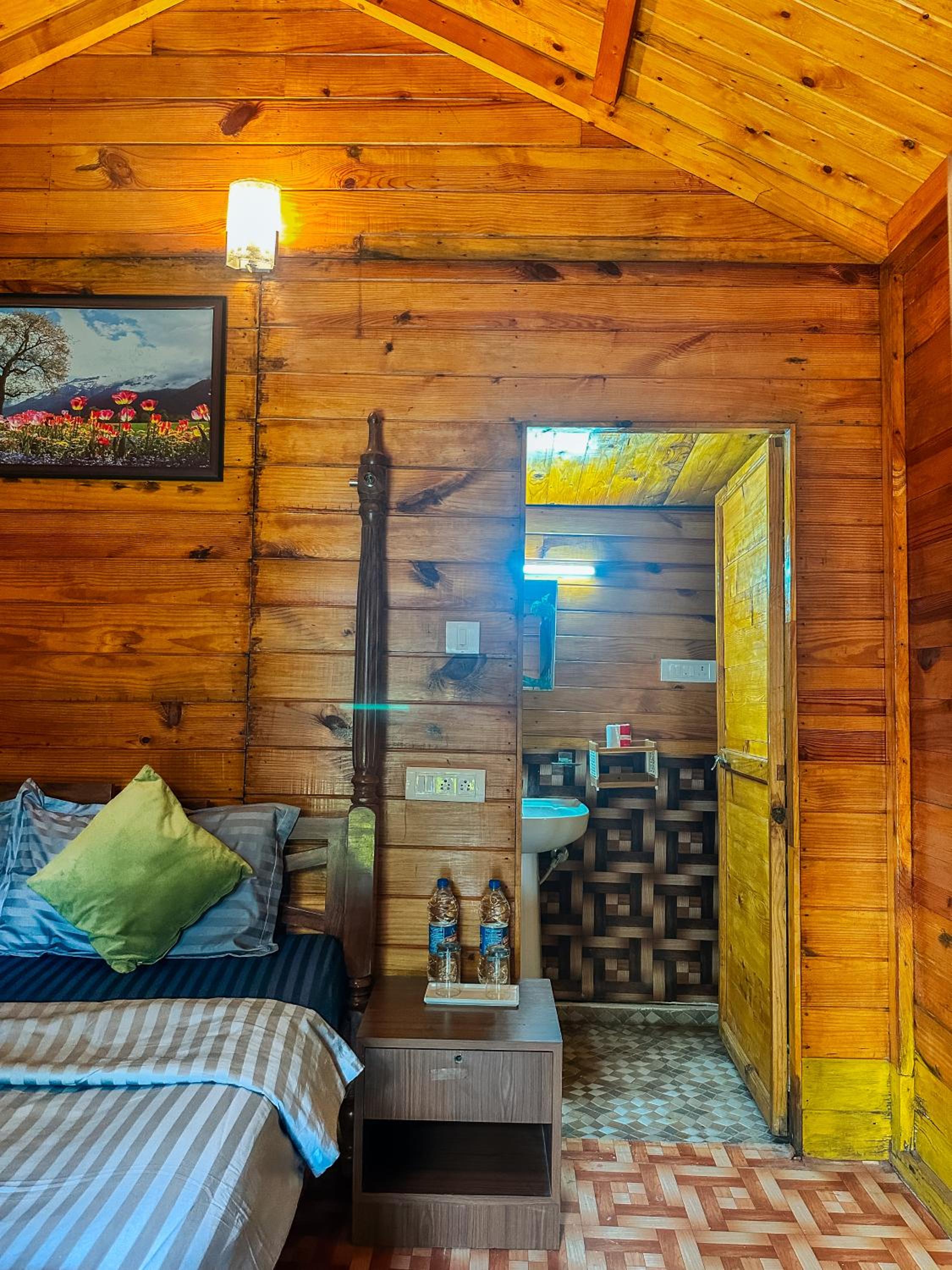 Deluxe Double Room with Side Sea View
