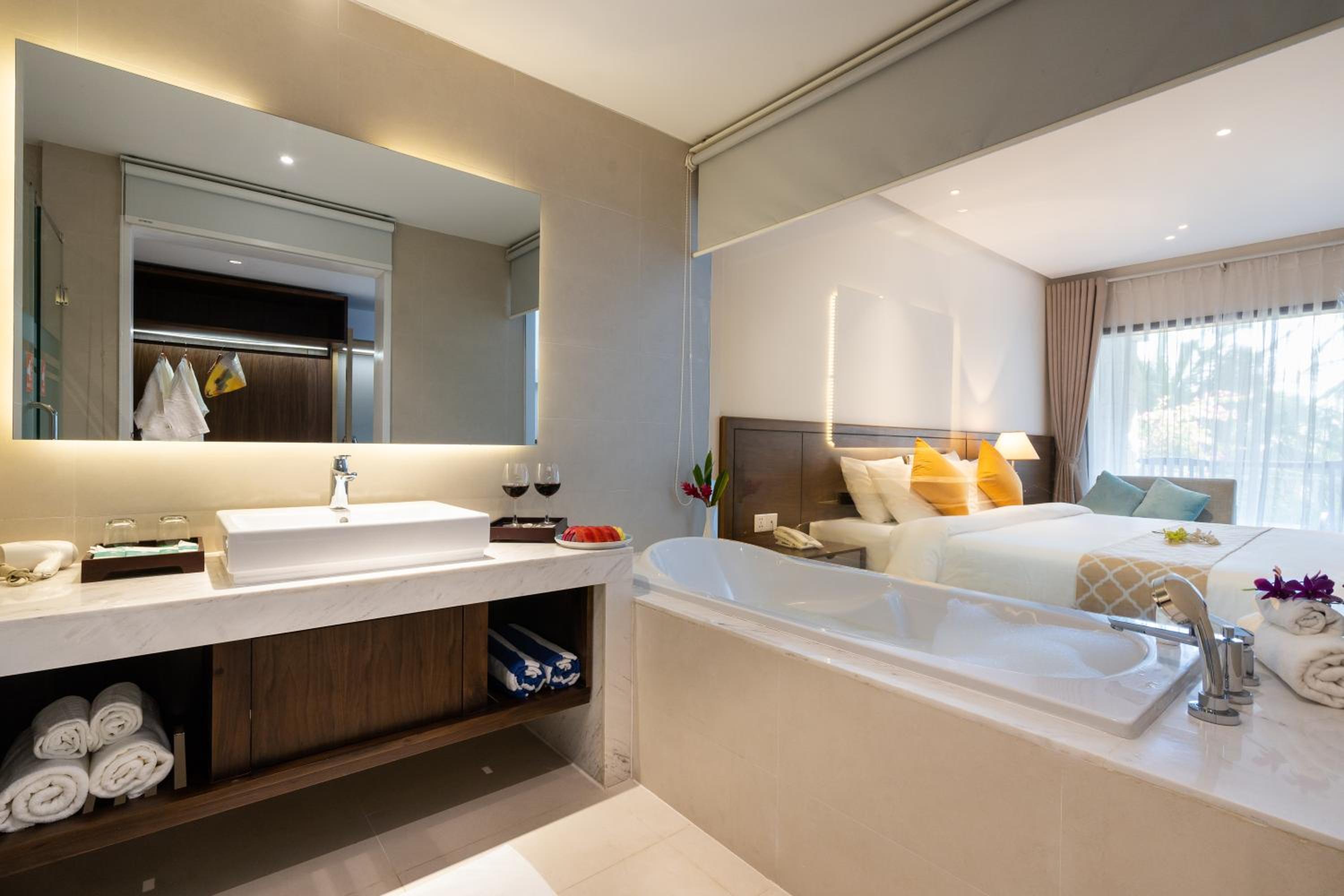 Deluxe Double Room with Garden View