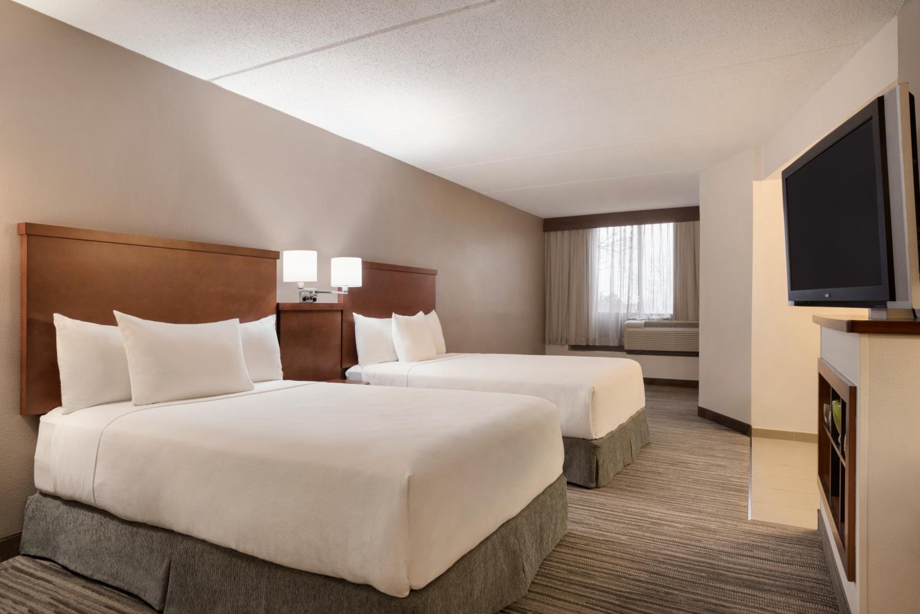 Double Room with Two Double Beds and Accessible Tub - Disability Access