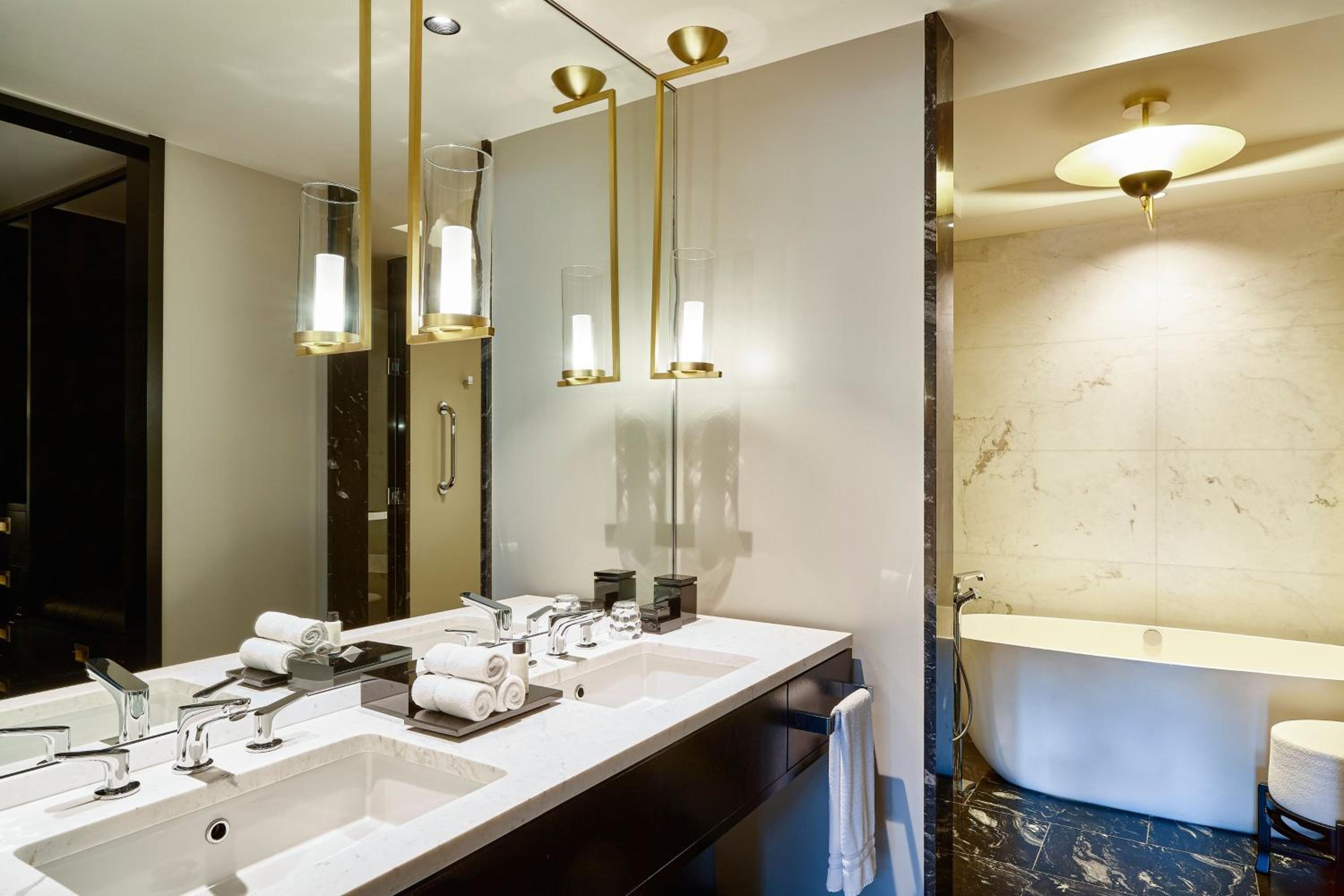 Luxury King Suite - Executive Lounge Access