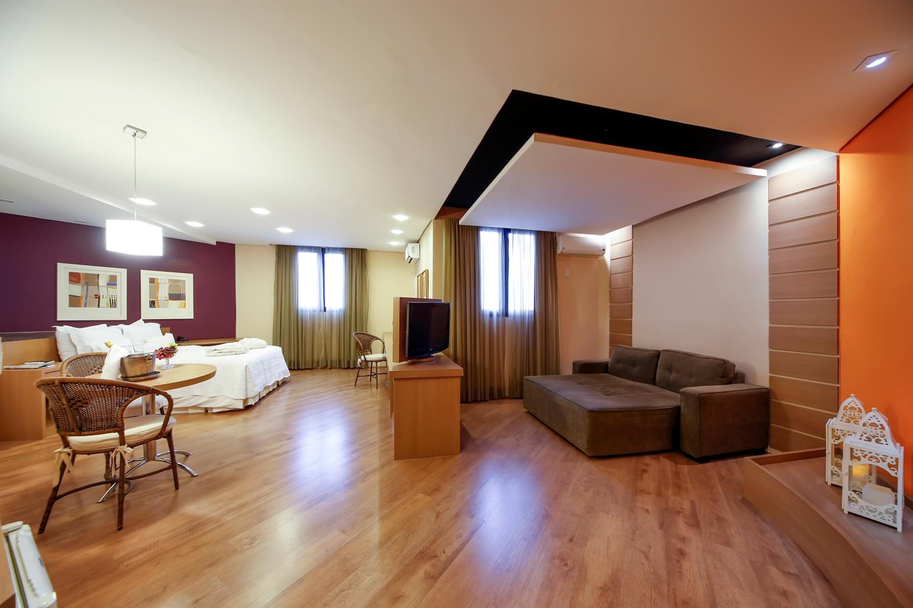 Deluxe Suite with Spa Bath