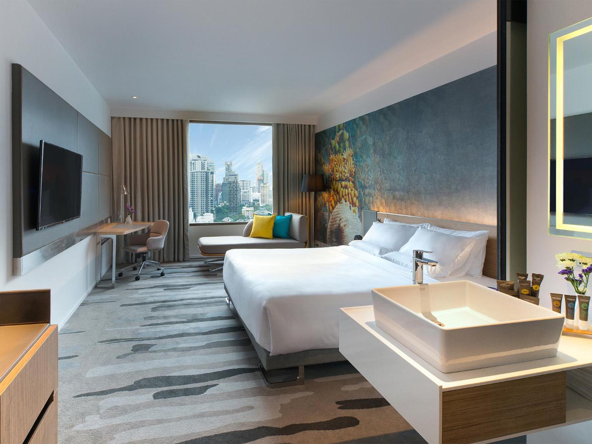 Grand Deluxe King Room with Bathtub