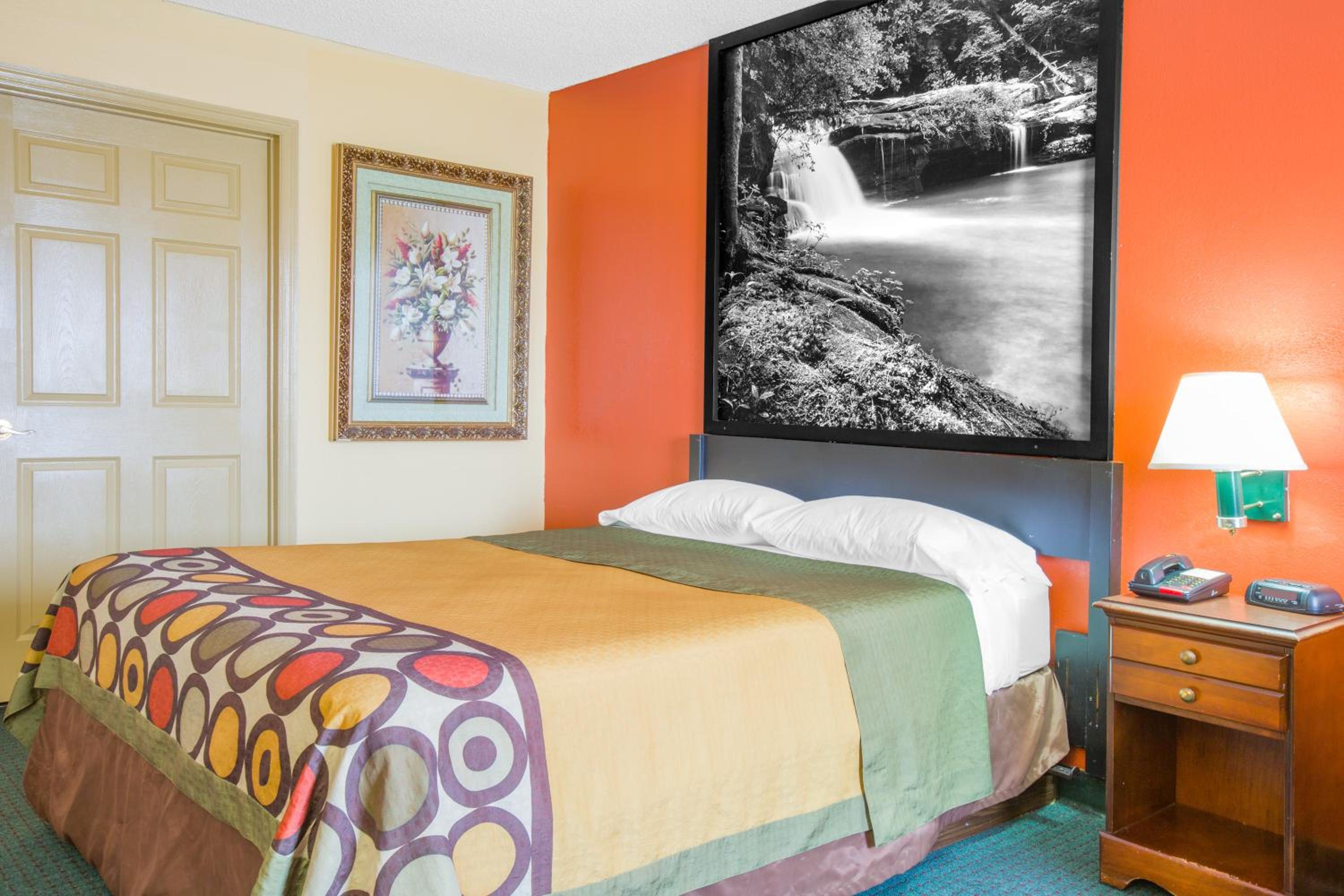 Queen Room - Disability Access - Non-Smoking