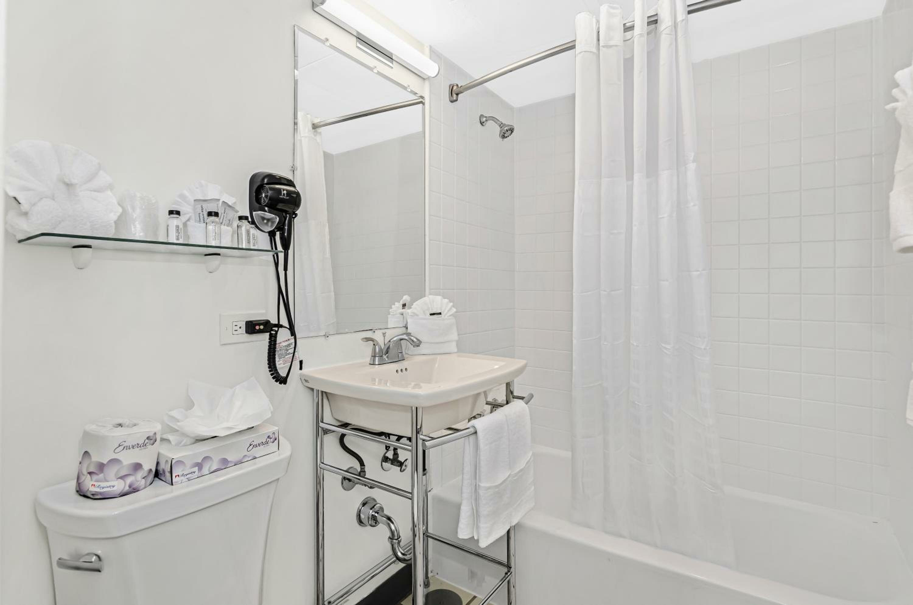  King Suite with Sofa Bed - Non-Smoking