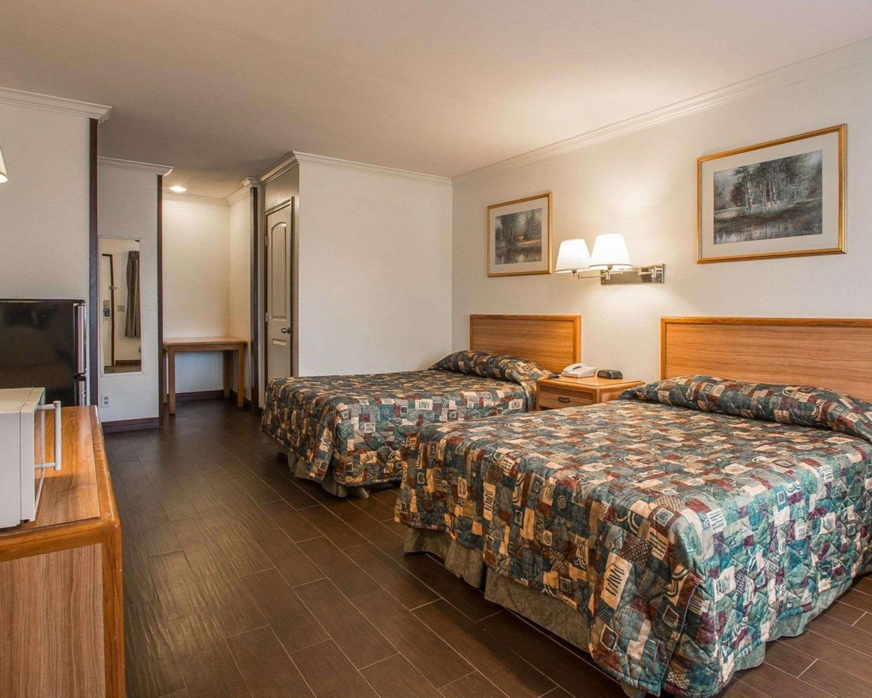 Queen Room with Two Queen Beds - Non-Smoking