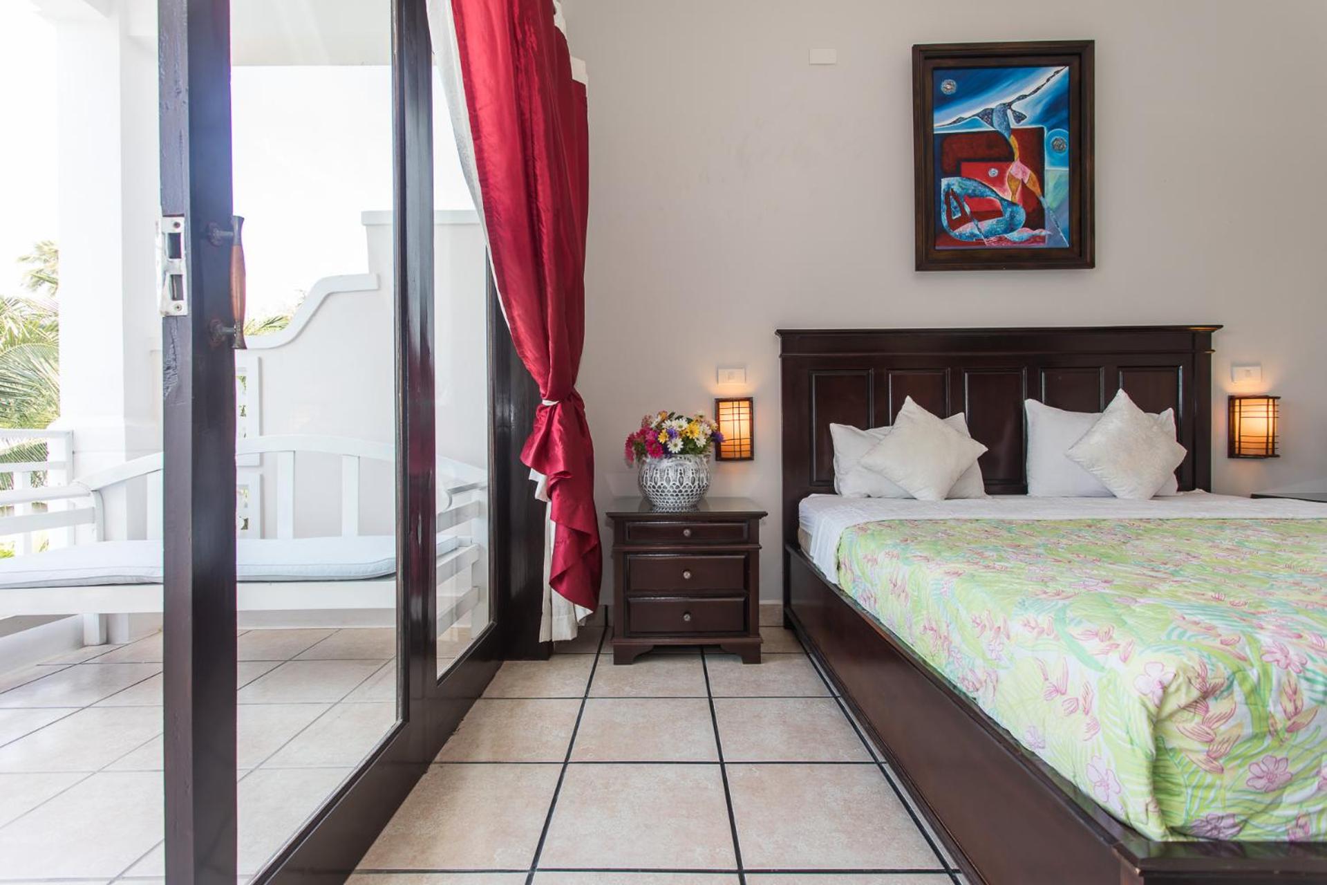 Queen Superior Garden And Pool View