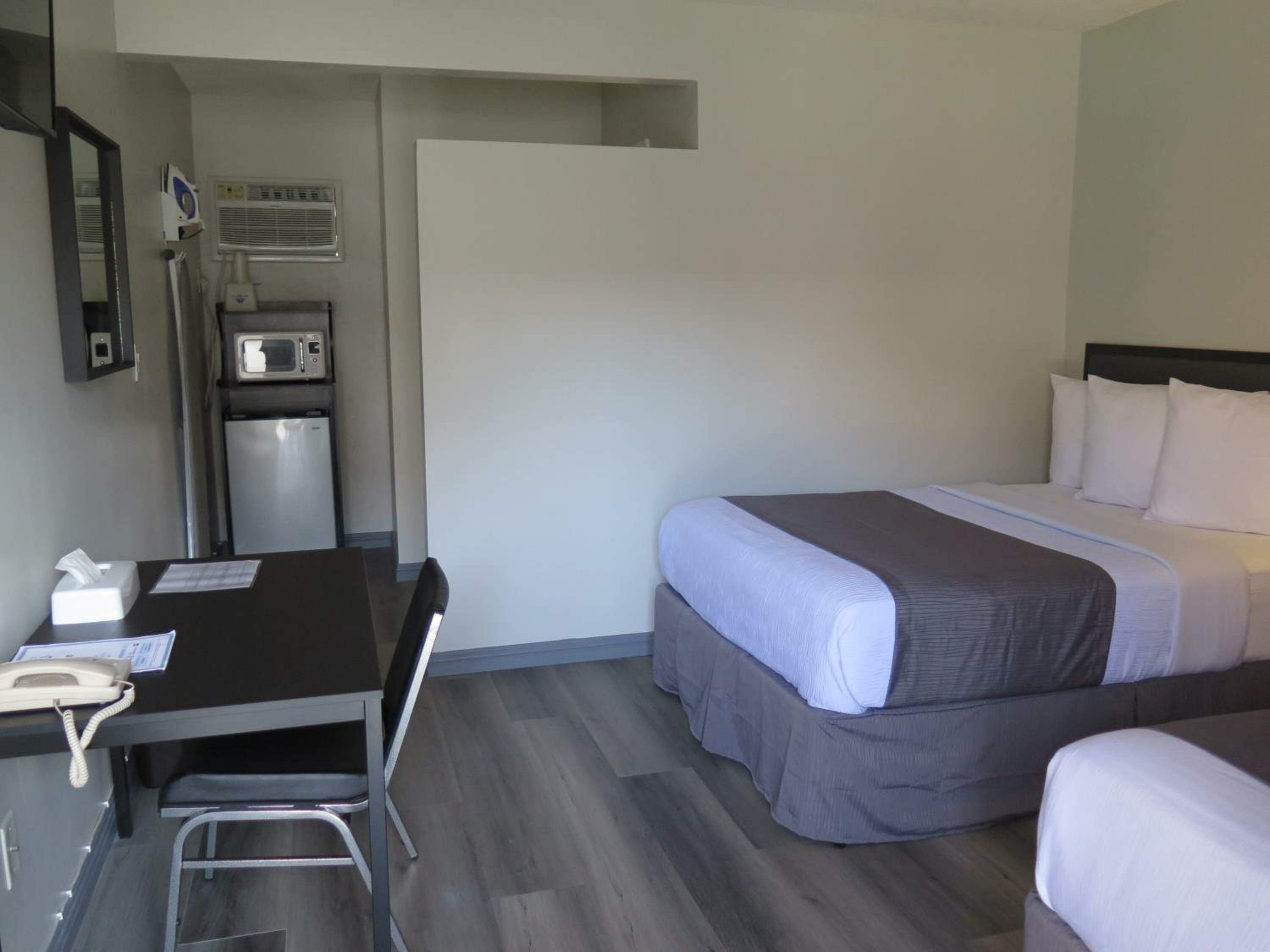 Deluxe 2 Double Beds - Non-Smoking