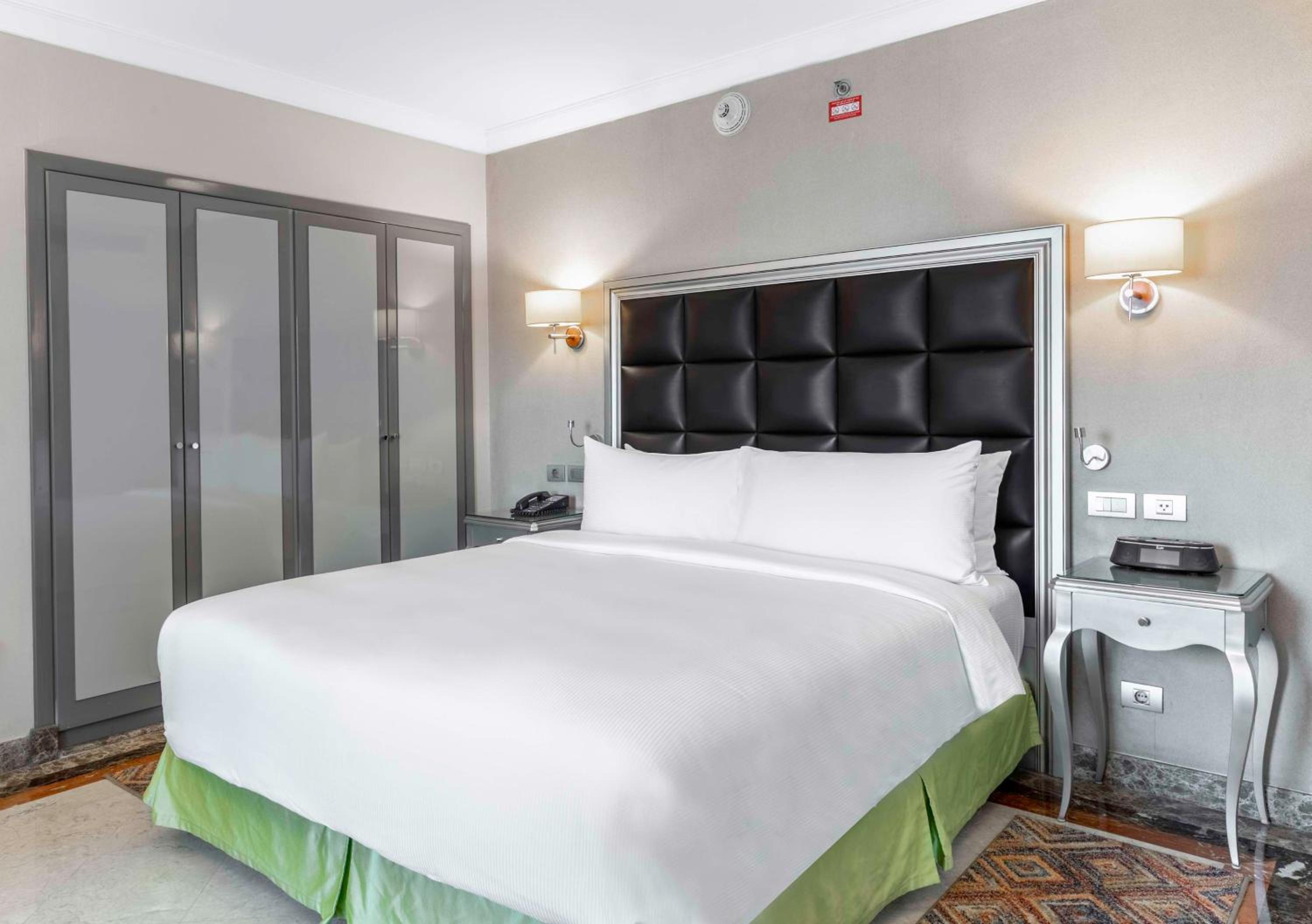 King One-Bedroom Suite with City View