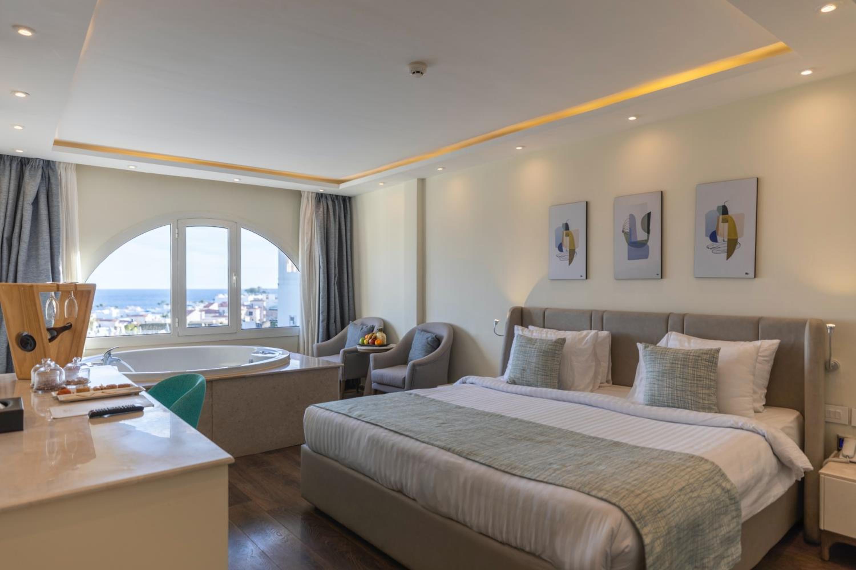 Family Jacuzzi Suite– Posh Club