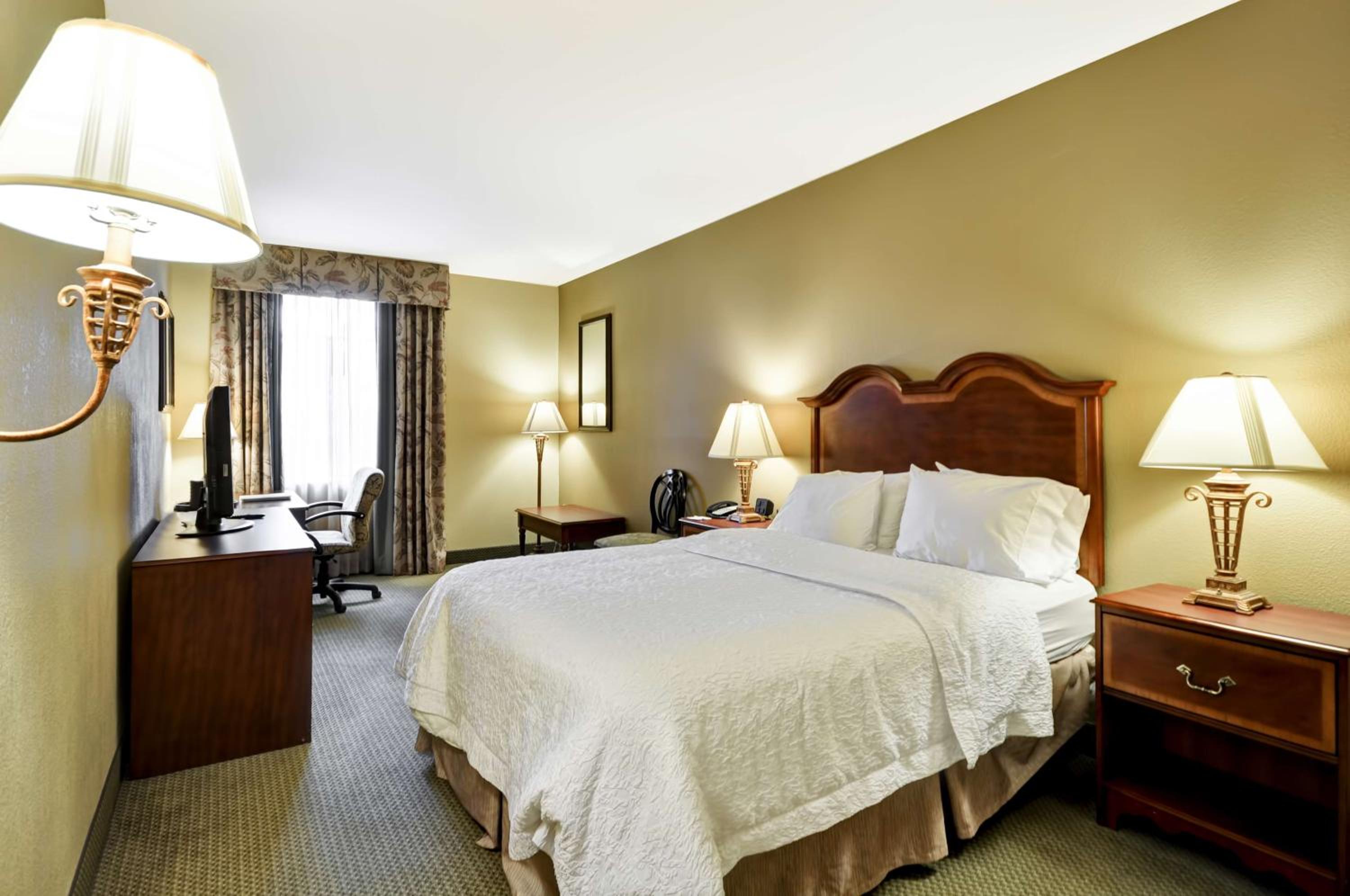 Queen Room - Non-Smoking