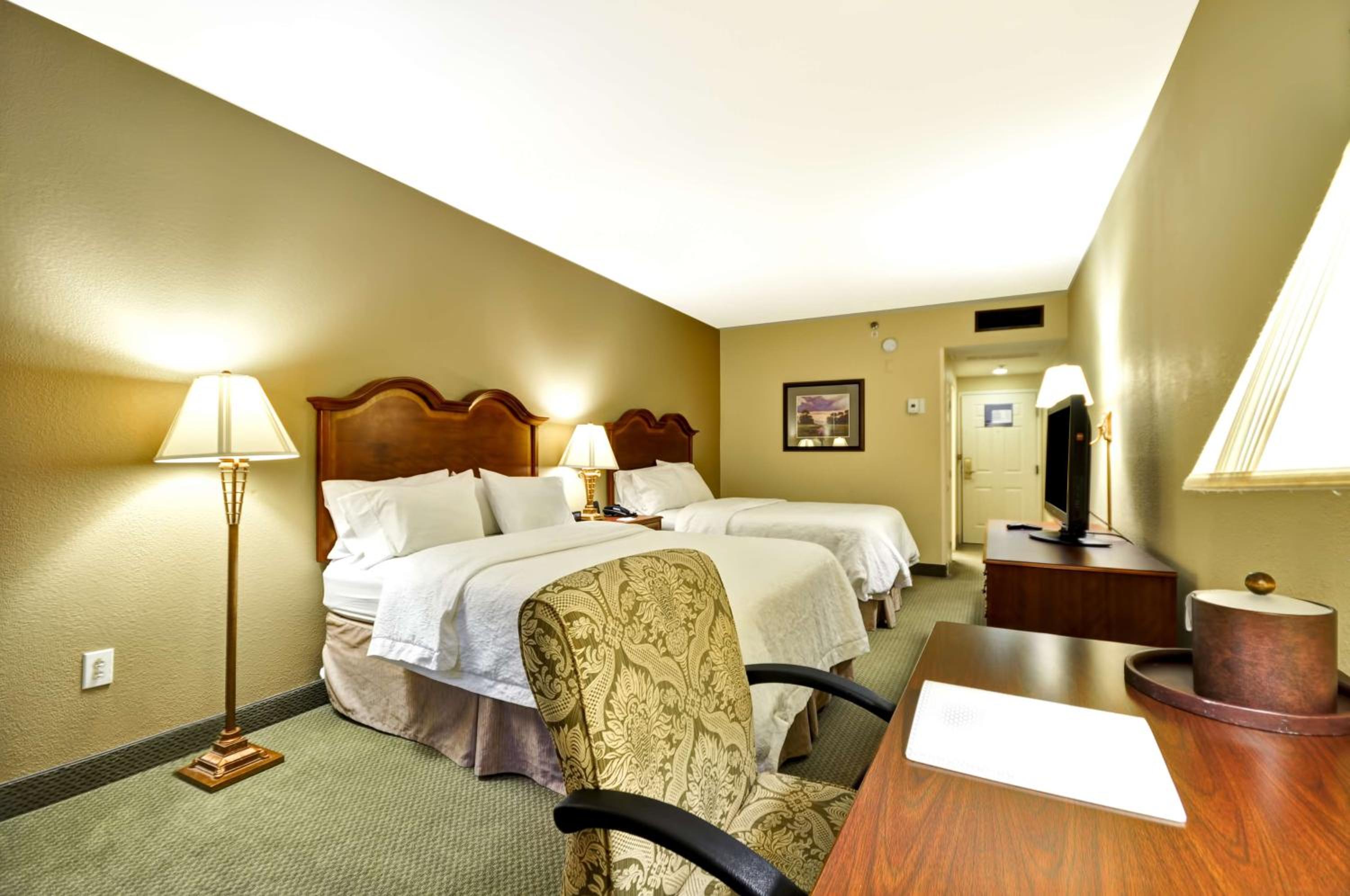Queen Room with Two Queen Beds and Microwave - Non-Smoking